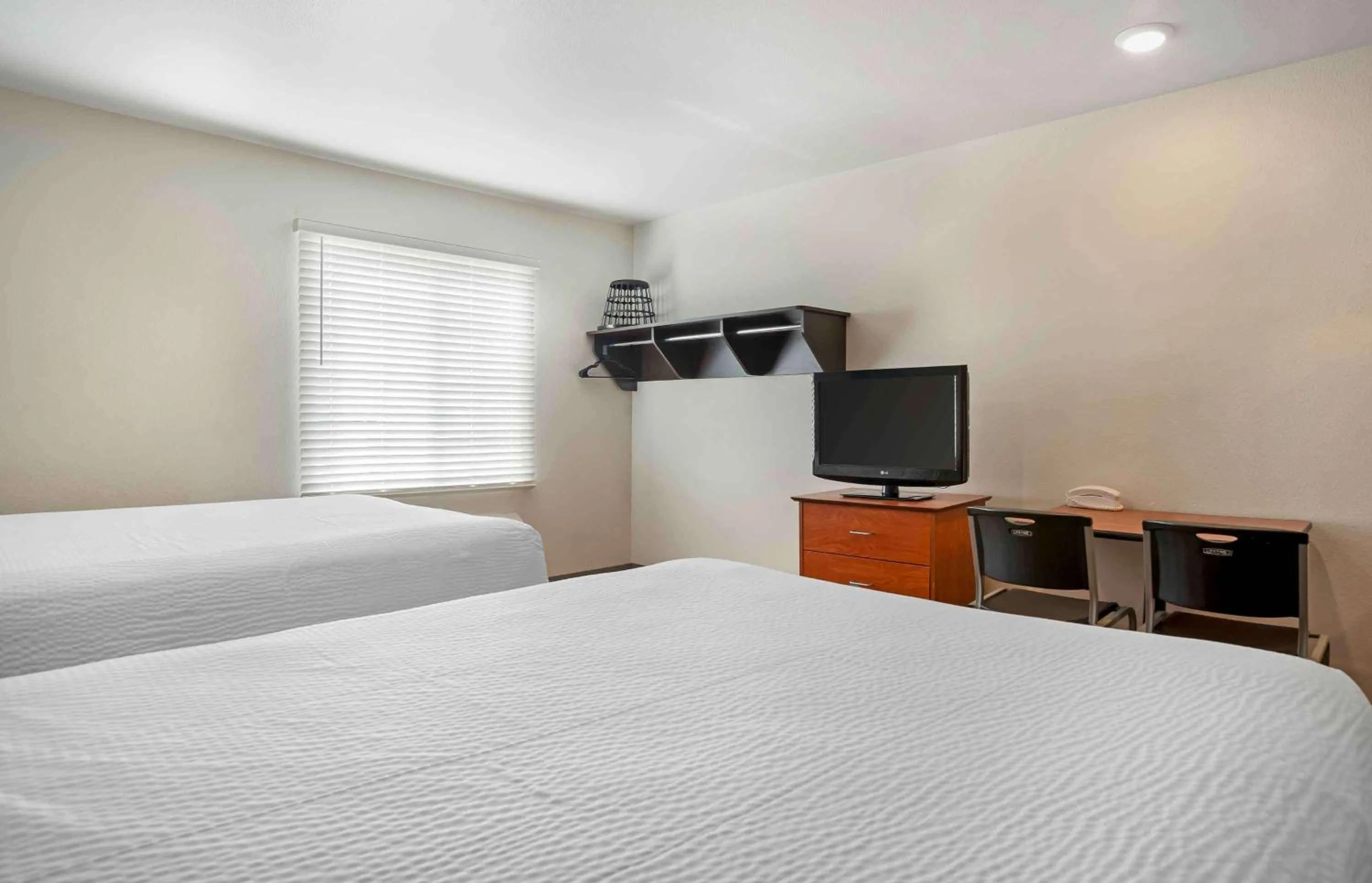 Bedroom, Bed in Extended Stay America Select Suites - Pensacola - Northwest