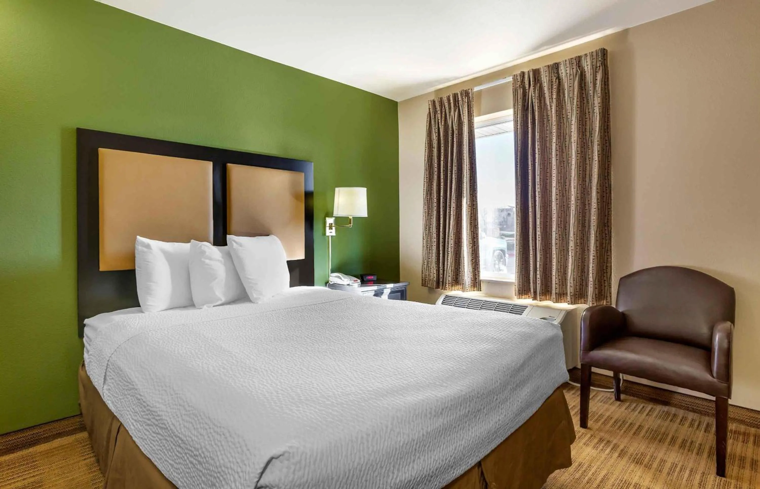Bedroom, Bed in Extended Stay America Suites - Albuquerque - Airport