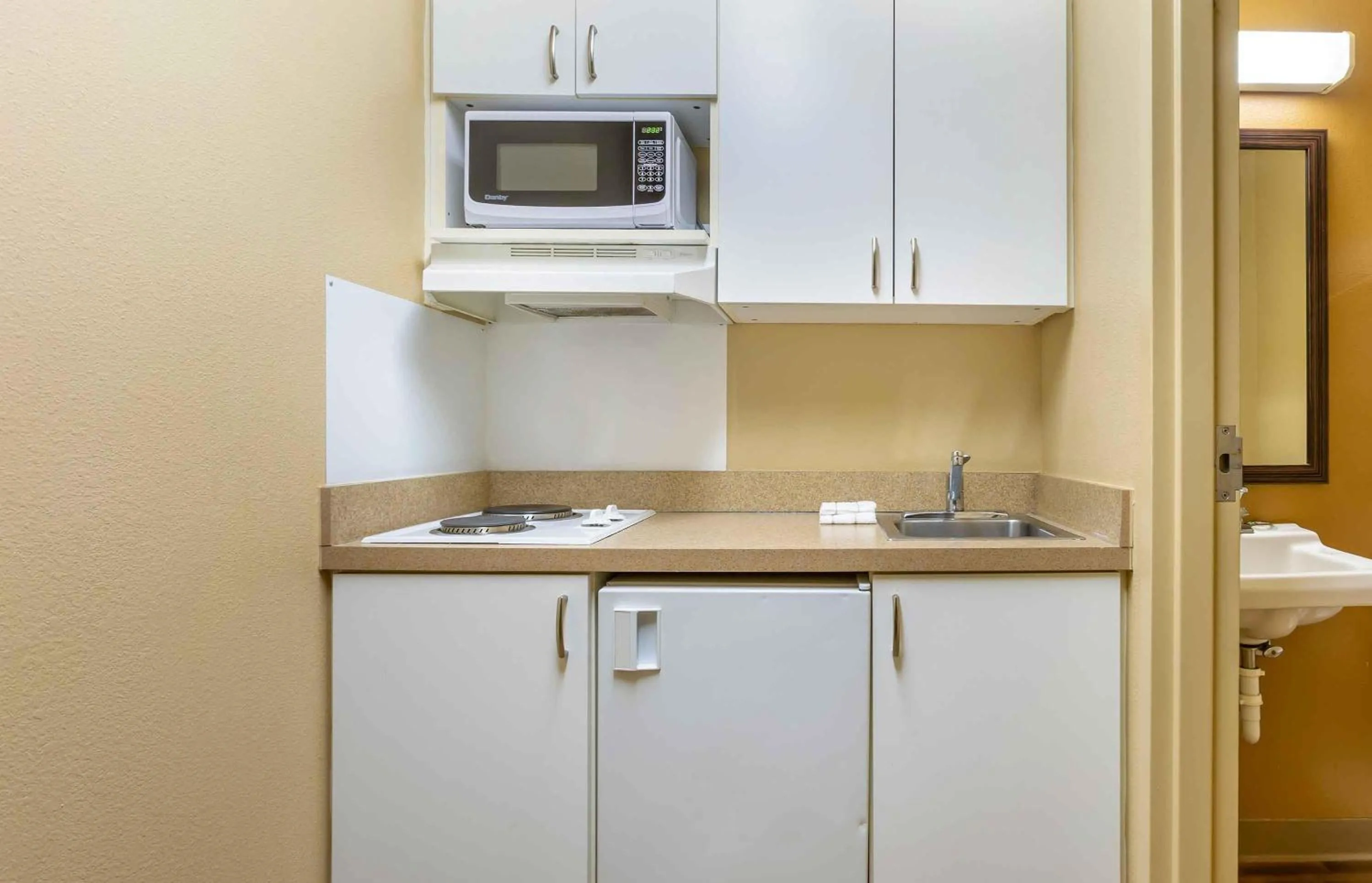 Kitchen or kitchenette in Extended Stay America Suites - Albuquerque - Airport