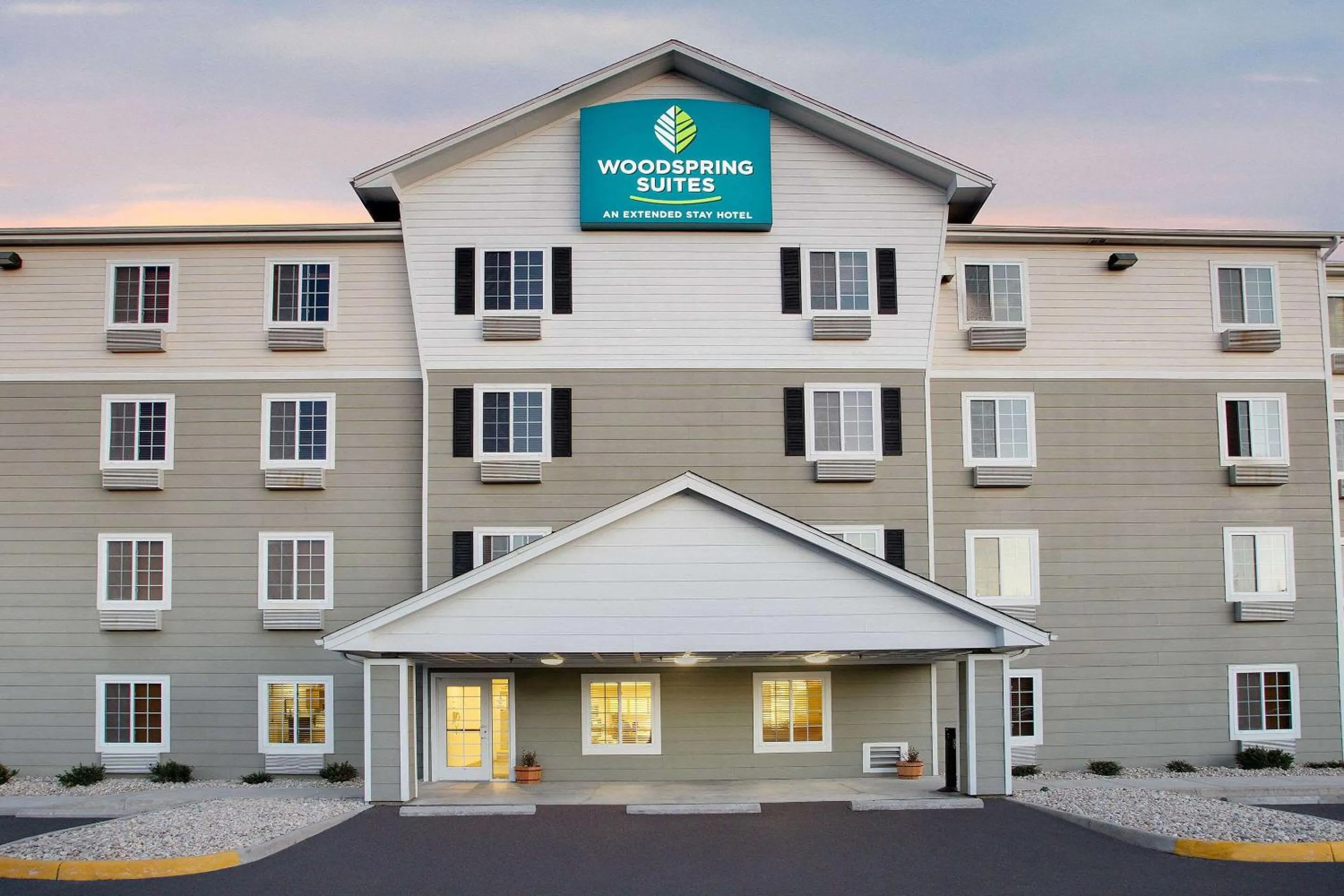 Property building in WoodSpring Suites Richmond Colonial Heights Fort Gregg-Adams