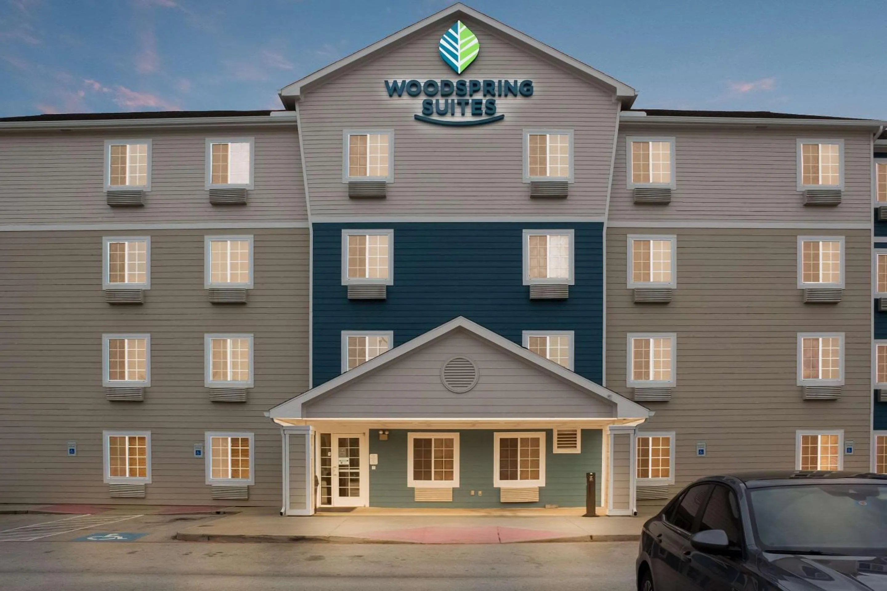 Property building in WoodSpring Suites Conroe