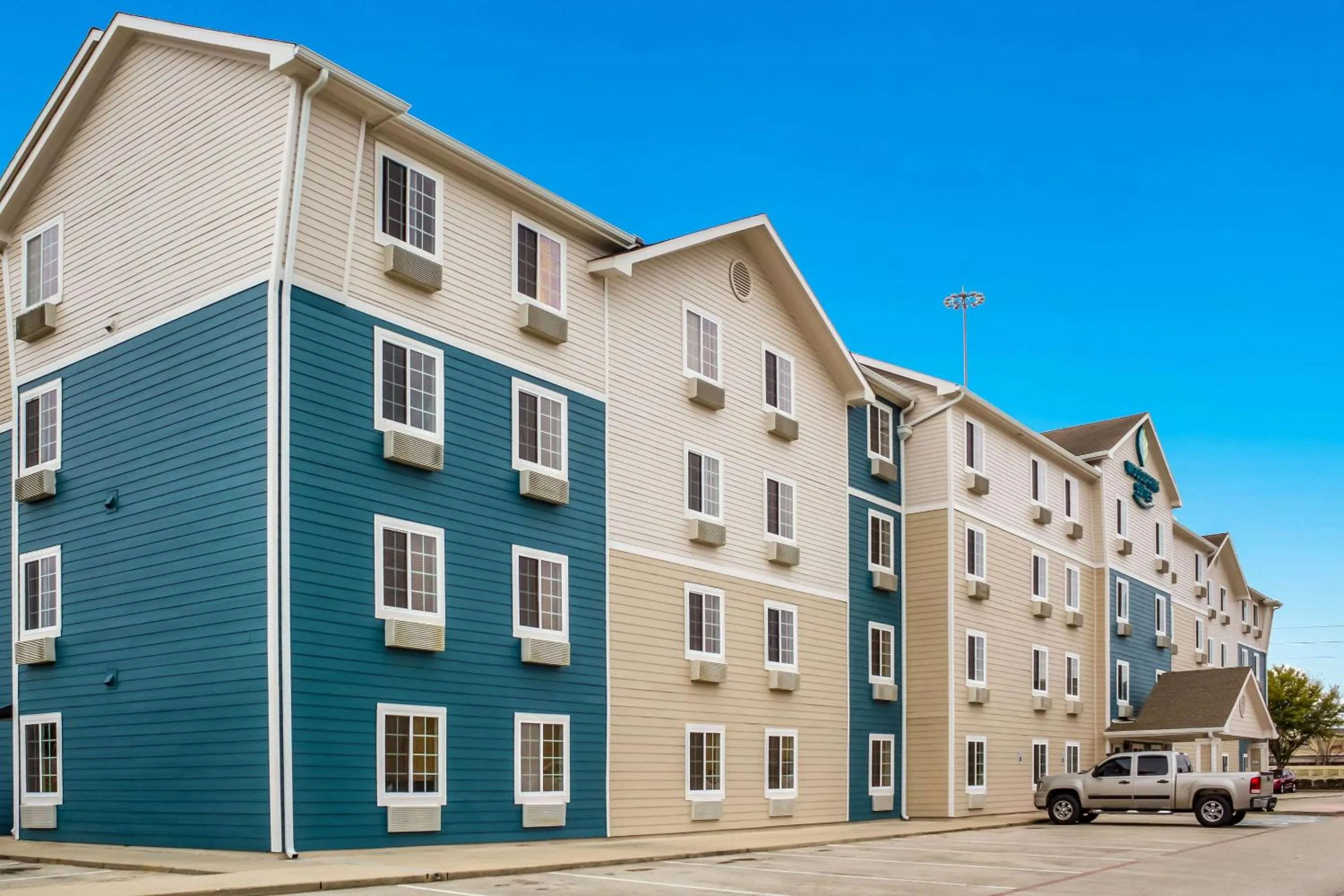 Property building in WoodSpring Suites Conroe