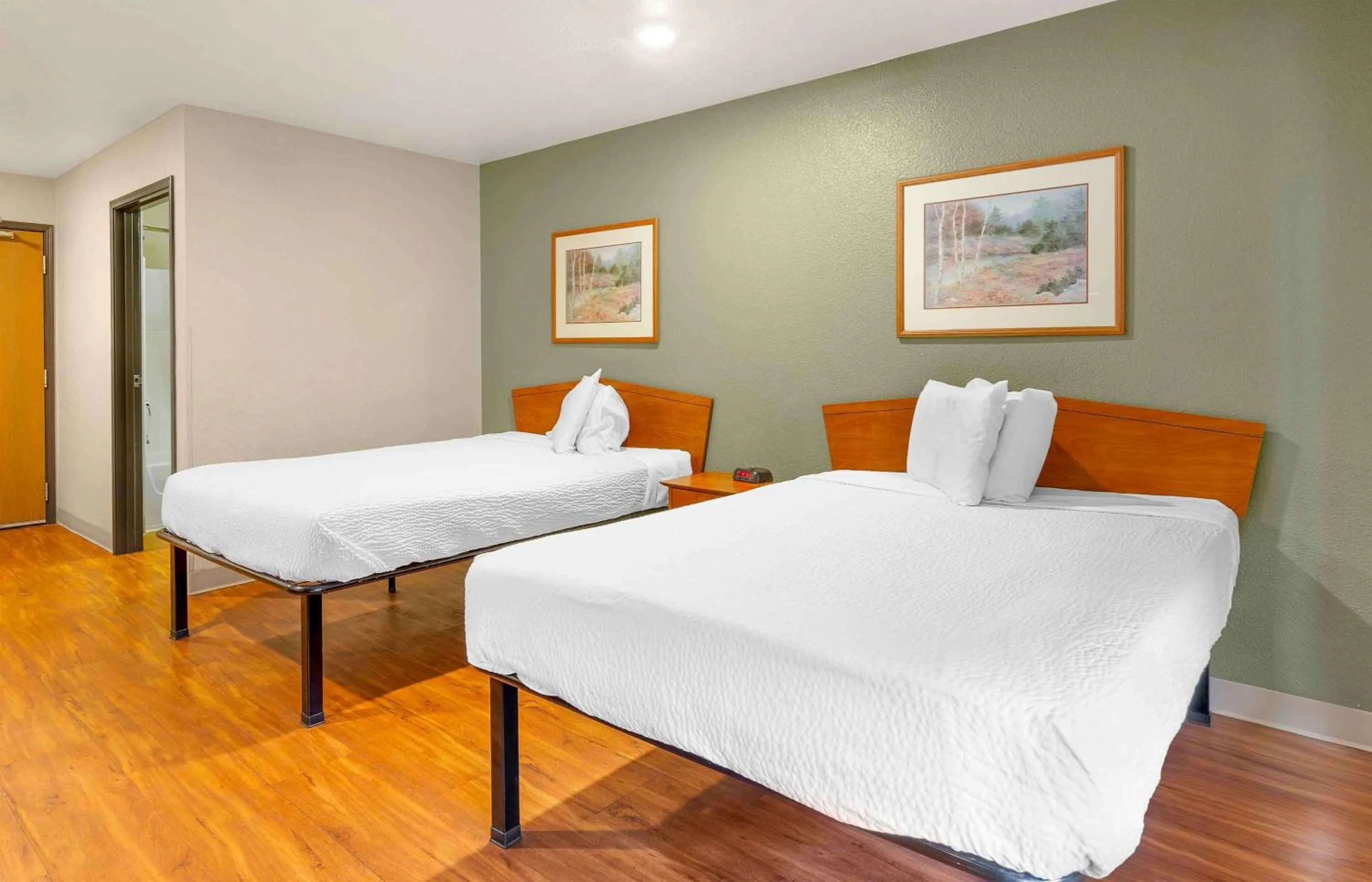 Bedroom, Bed in Extended Stay America Select Suites - Wilmington - West