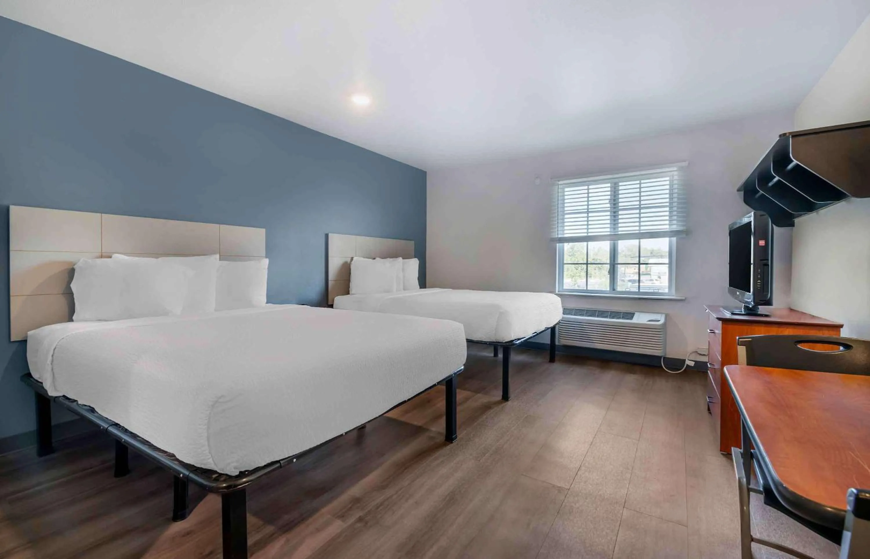 Bedroom, Bed in Extended Stay America Select Suites - Orlando - Sanford - Airport