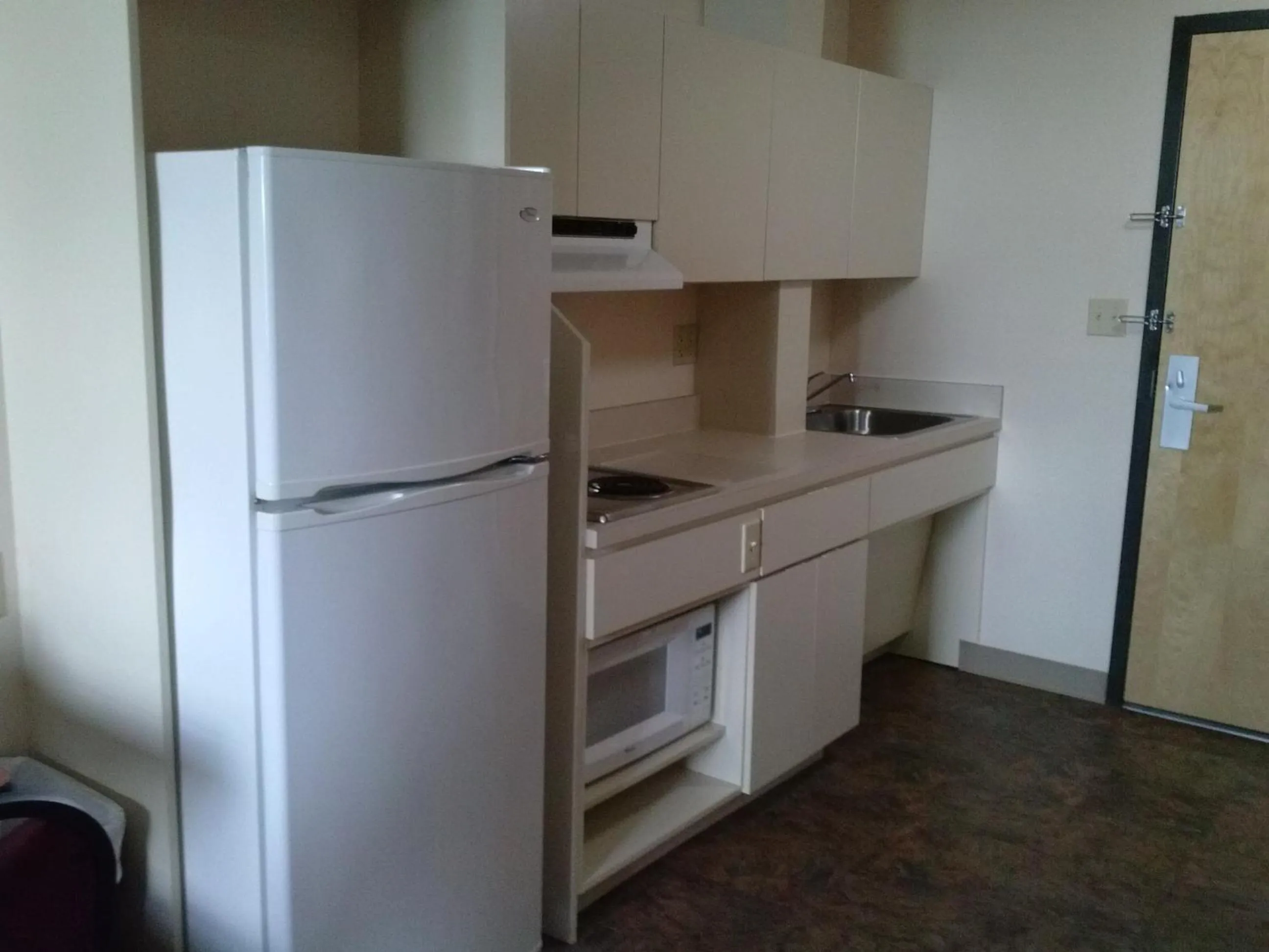 Kitchen or kitchenette in Best Studio Inn Homestead (Extended Stay)