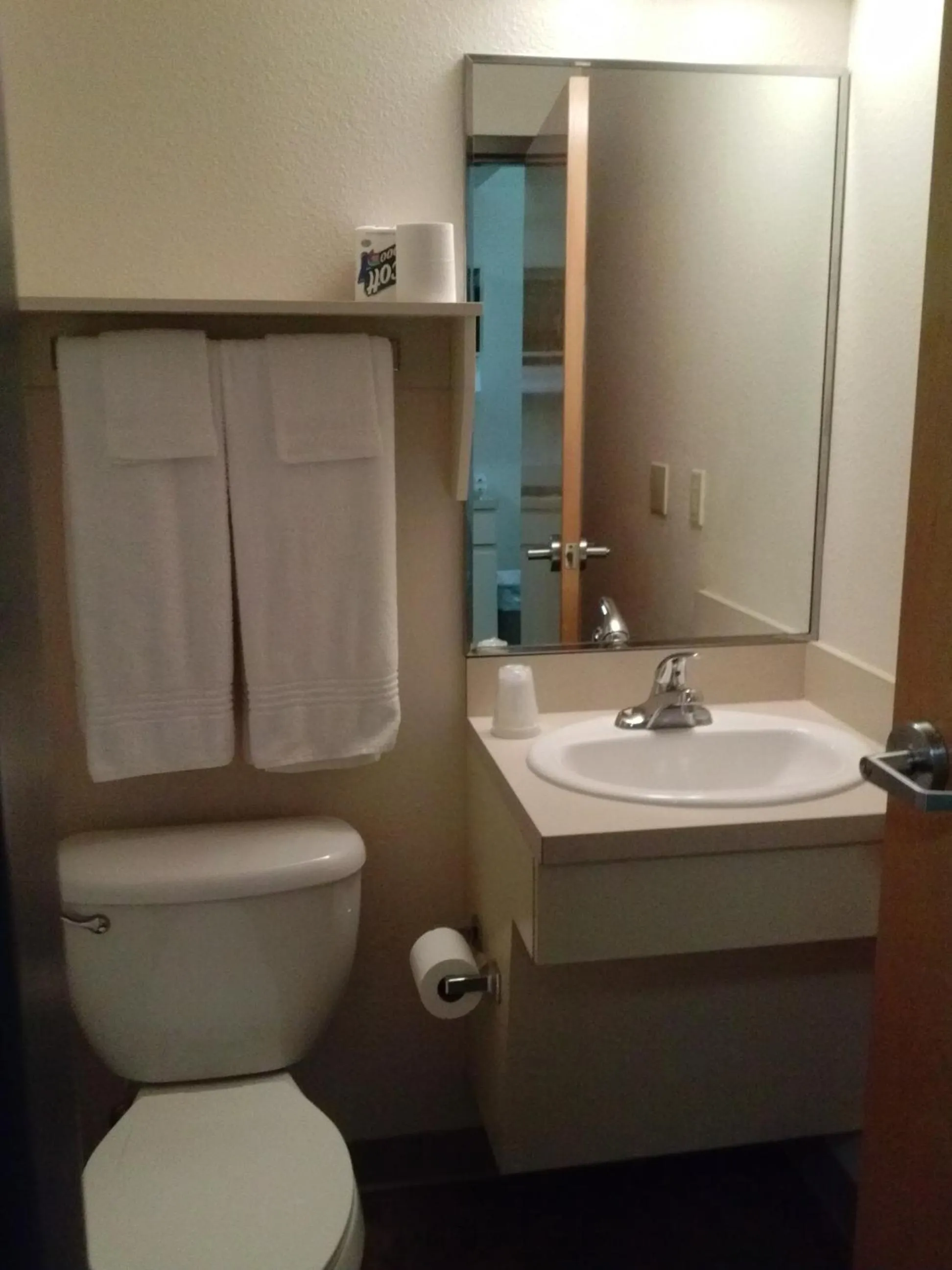 Bathroom in Best Studio Inn Homestead (Extended Stay)