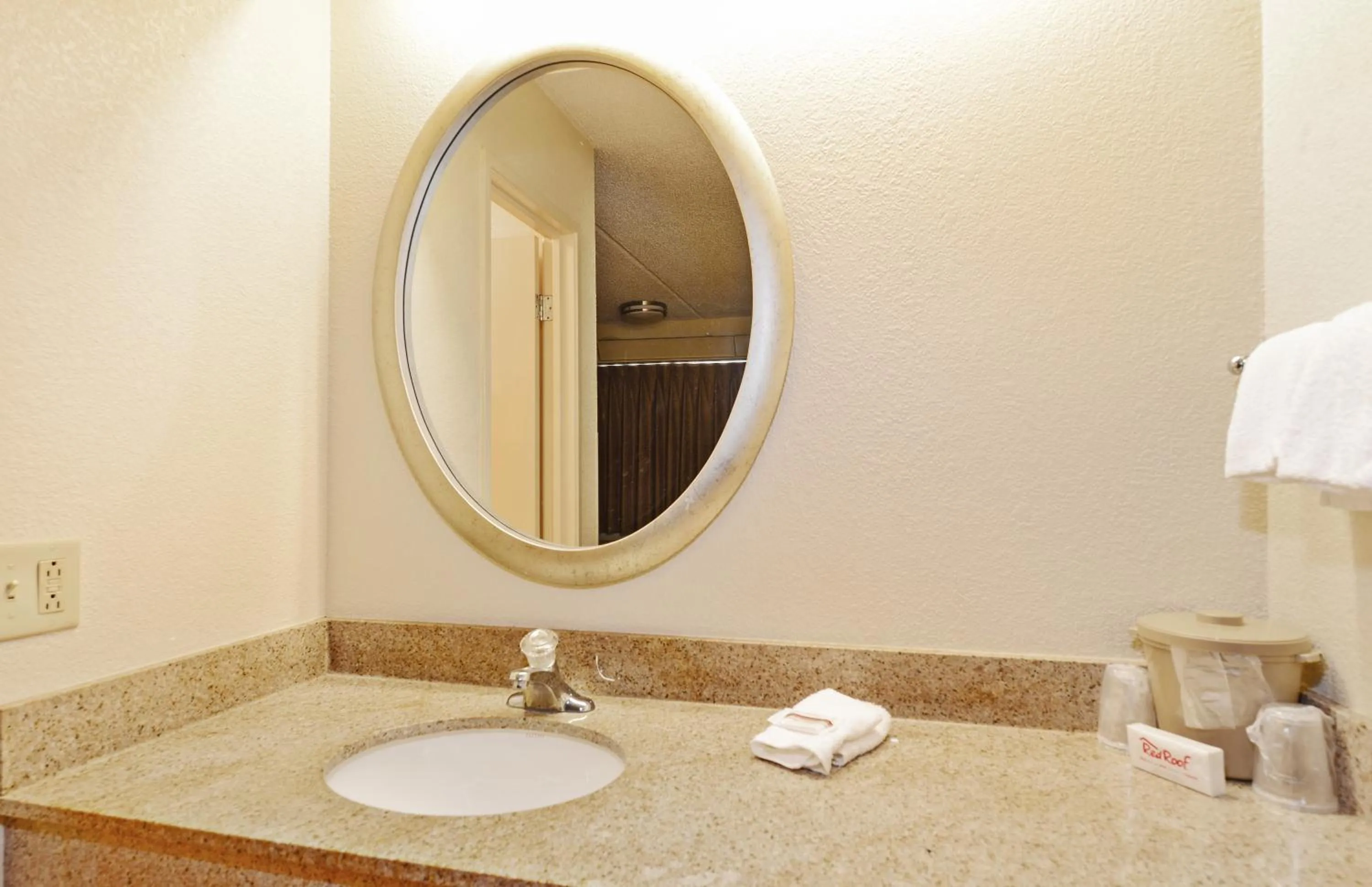 Bathroom in Red Roof Inn Akron