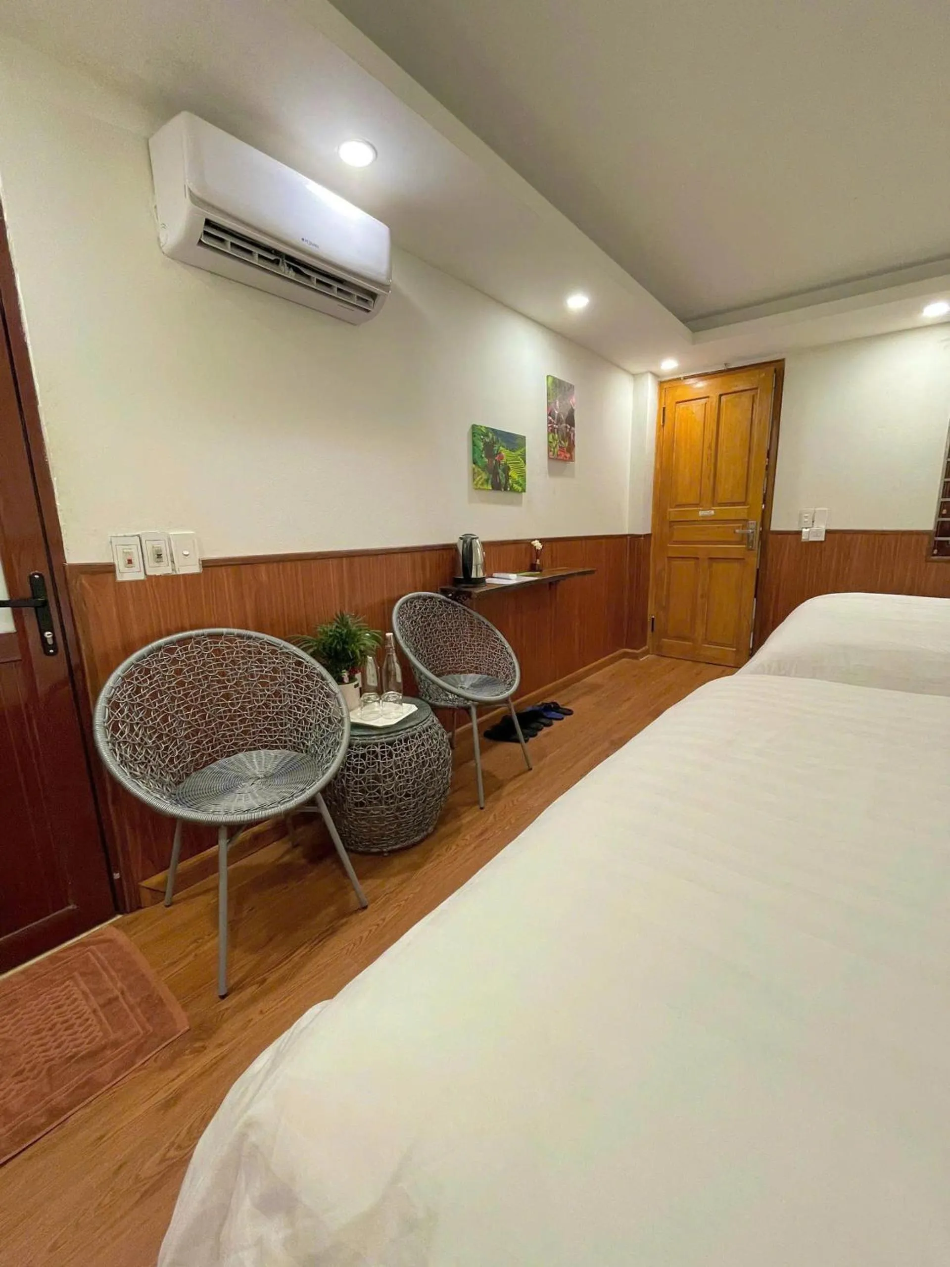 Seating area, Bed in Flaco Hostel Sapa