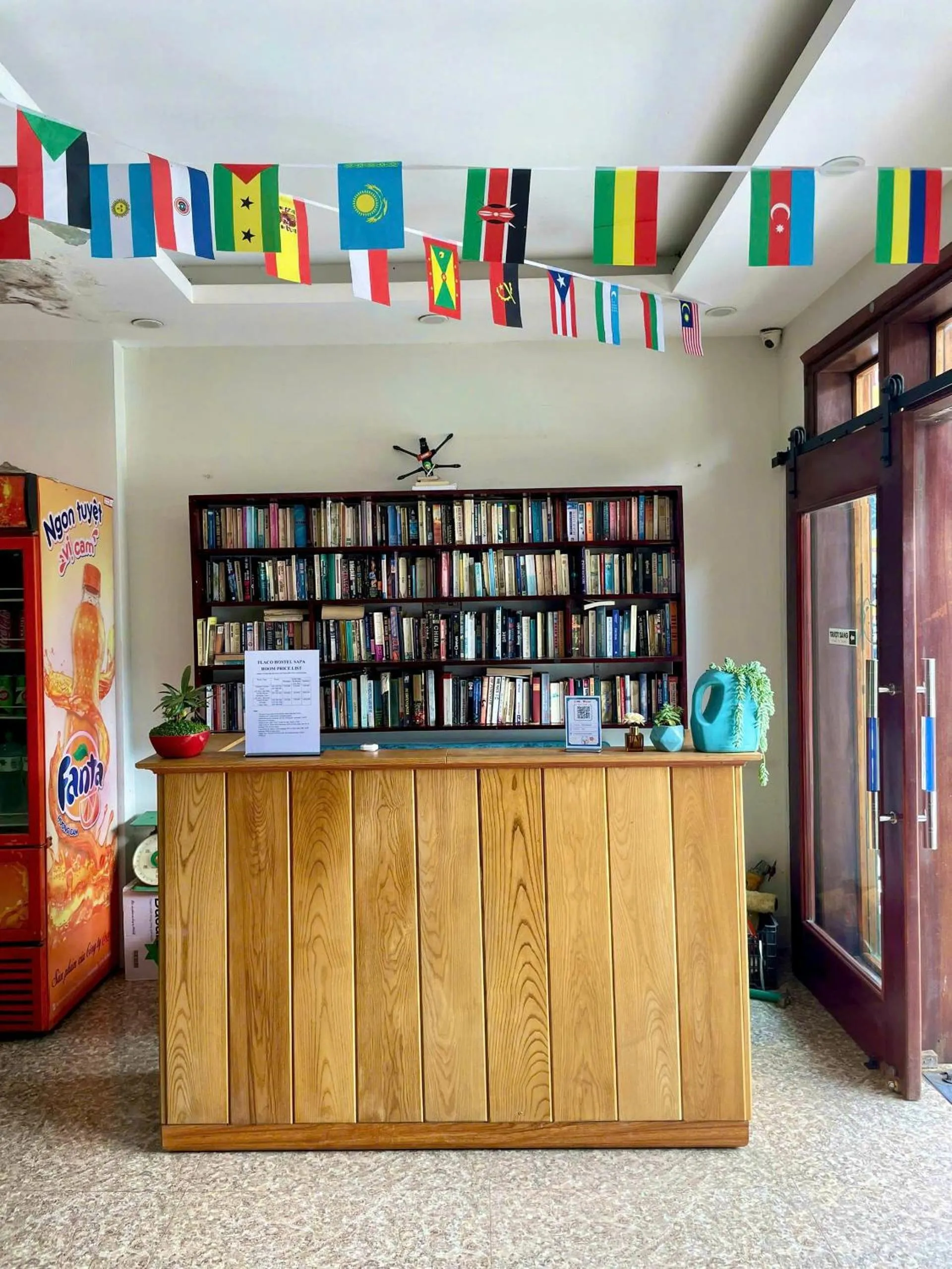 Library in Flaco Hostel Sapa