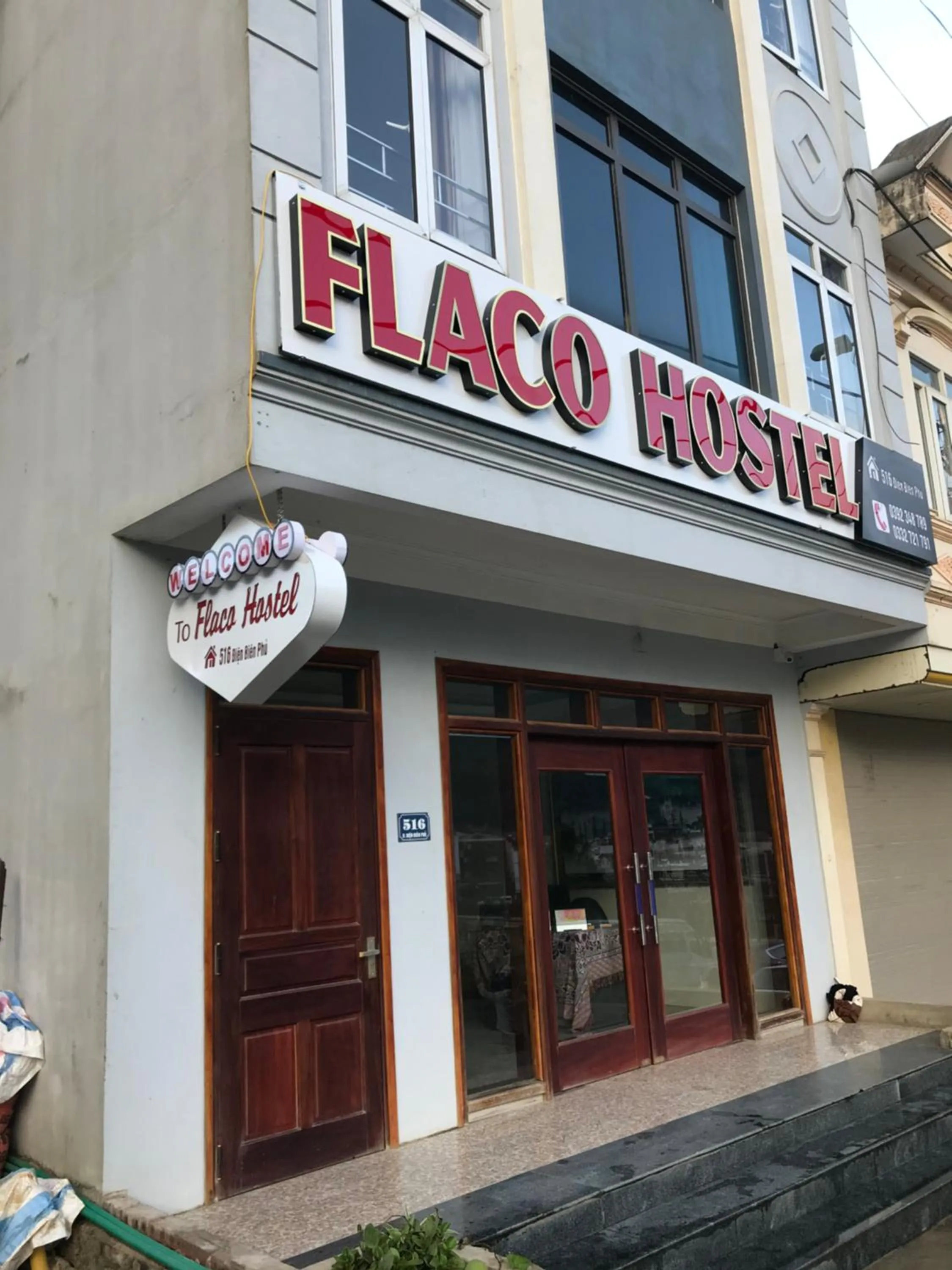 Facade/entrance in Flaco Hostel Sapa