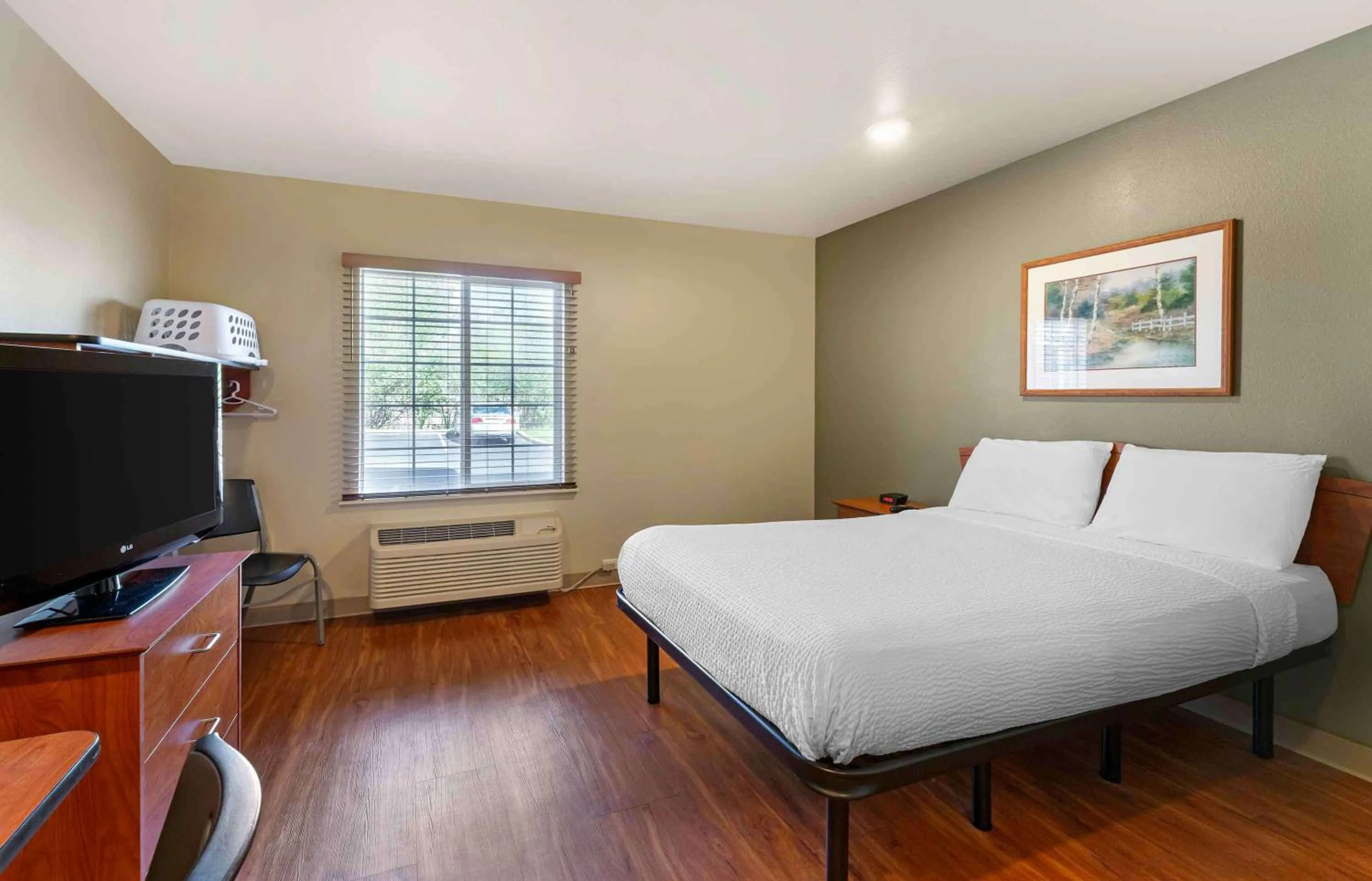 Bedroom in Extended Stay America Select Suites - Akron - South