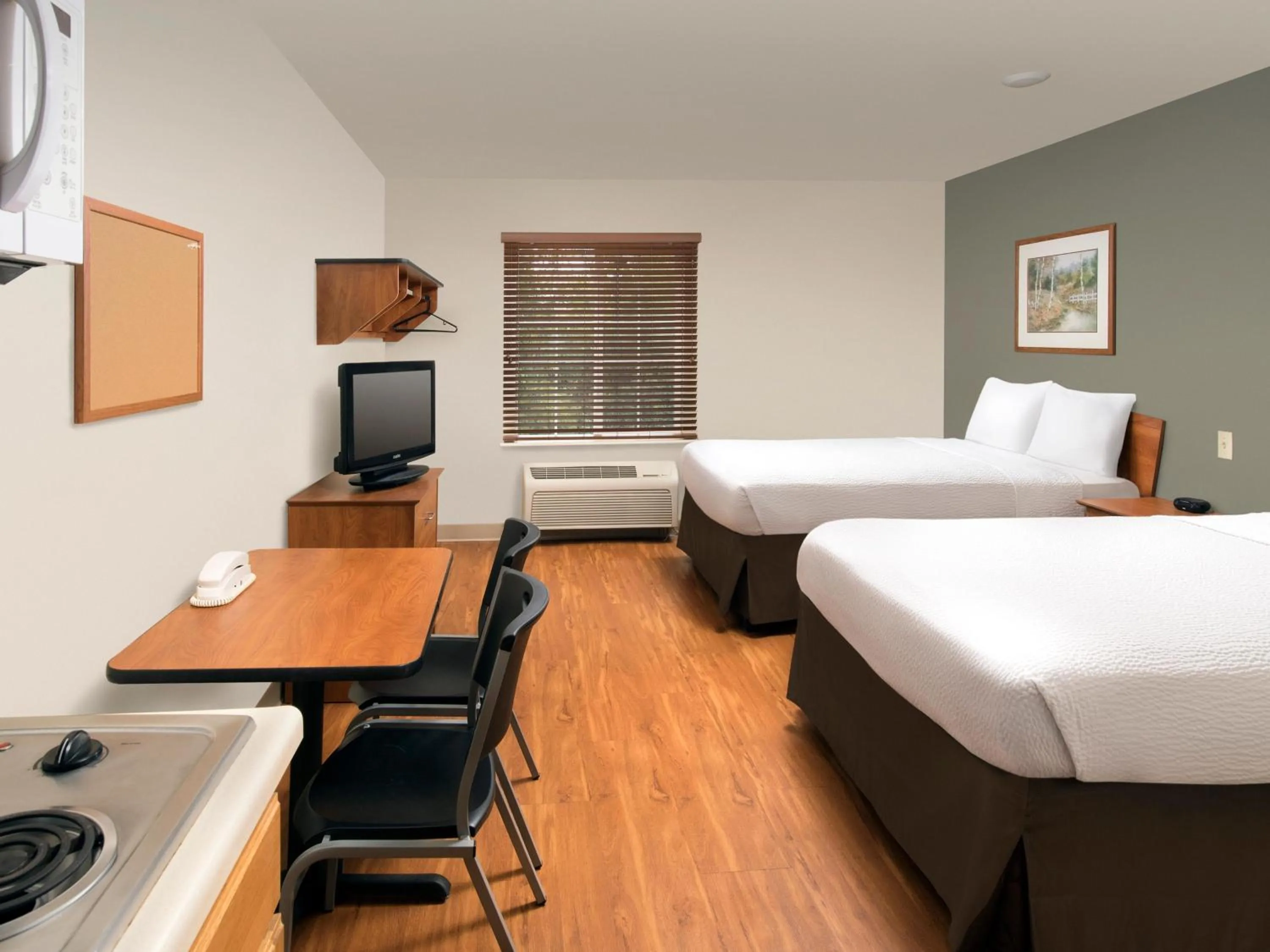 Bed in Extended Stay America Select Suites - Akron - South