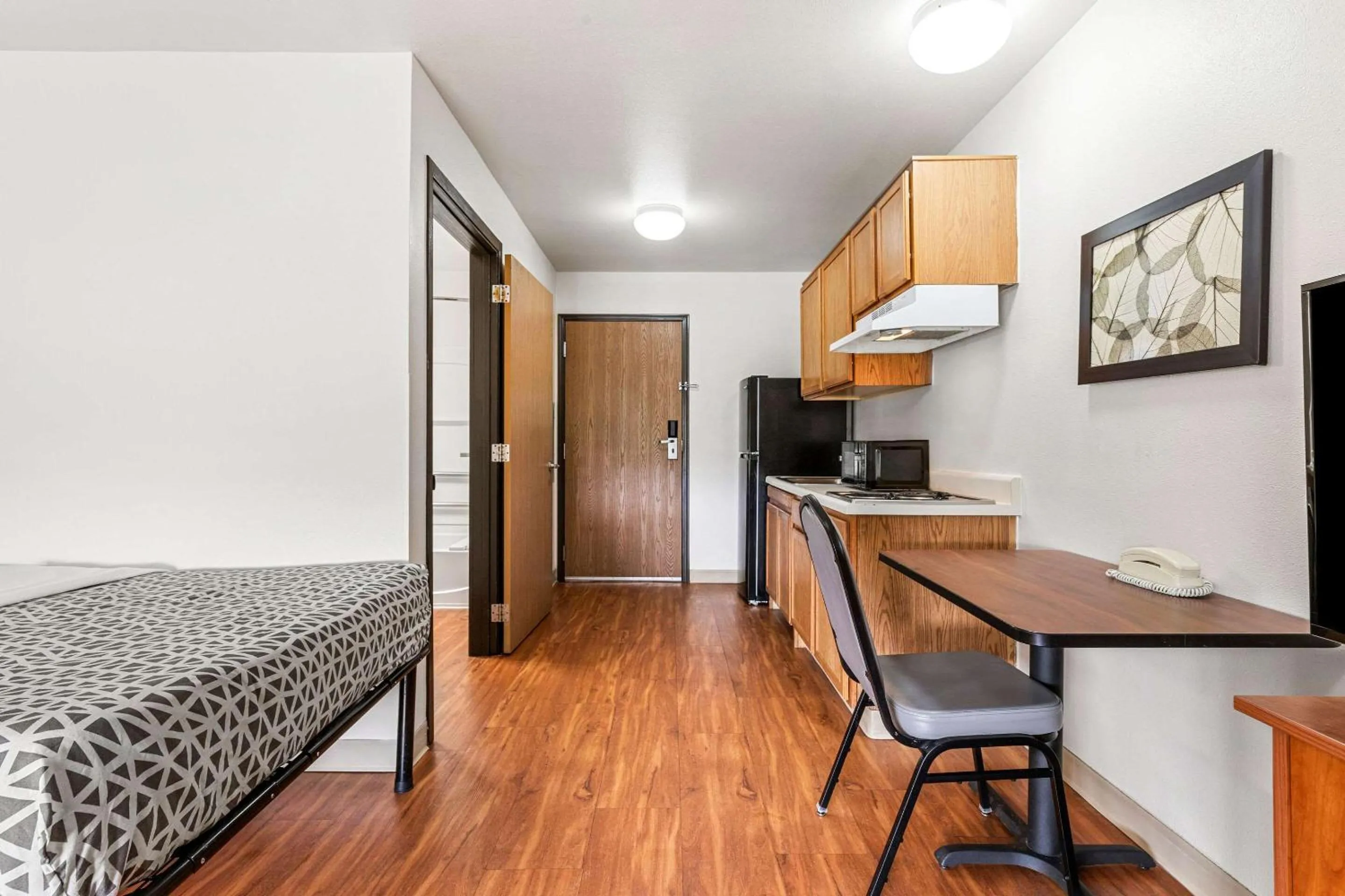 Bedroom, Bed in WoodSpring Suites Tulsa