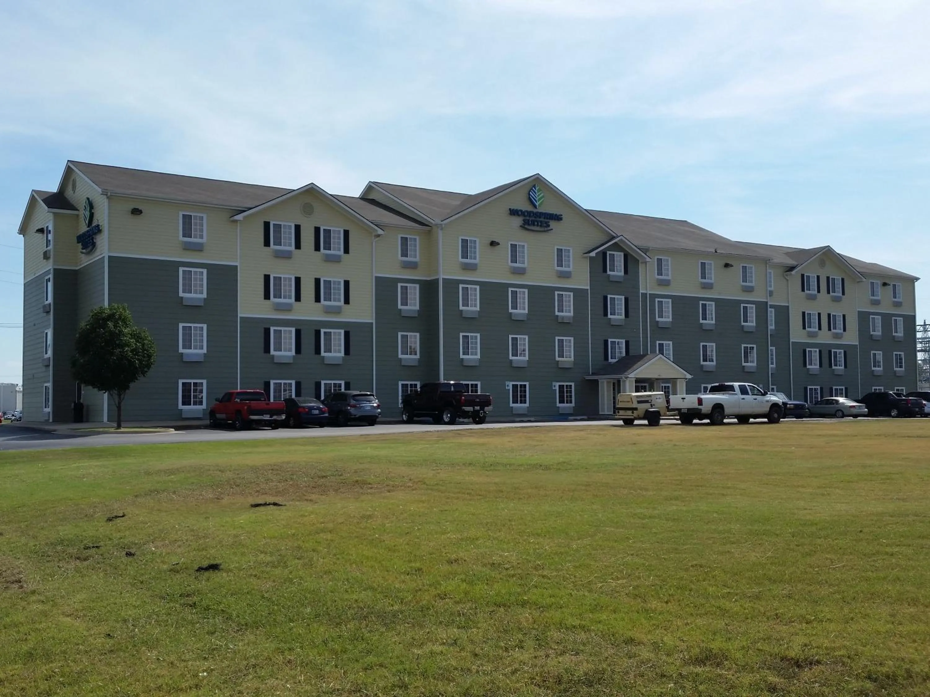 Property building in WoodSpring Suites Tulsa