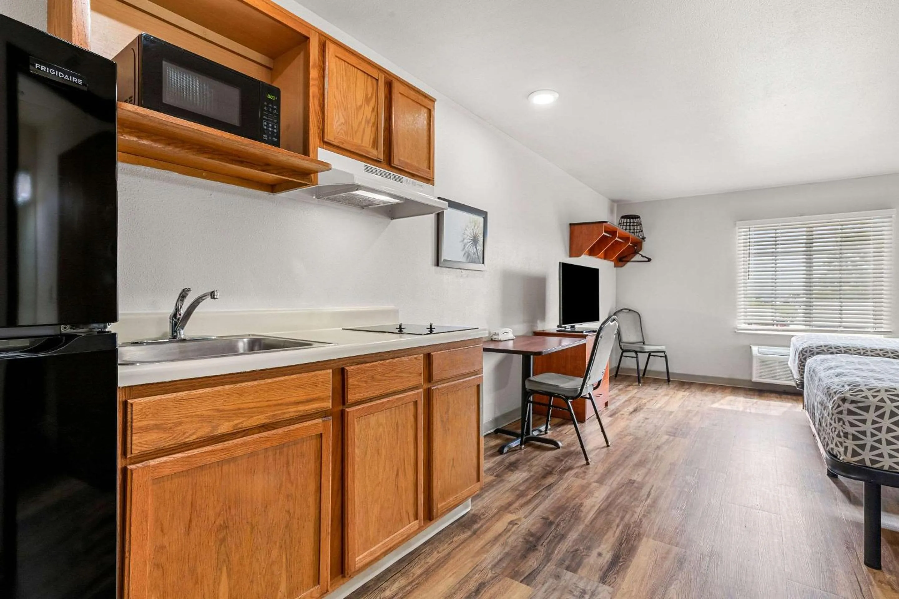 Bedroom, Bed in WoodSpring Suites Tulsa