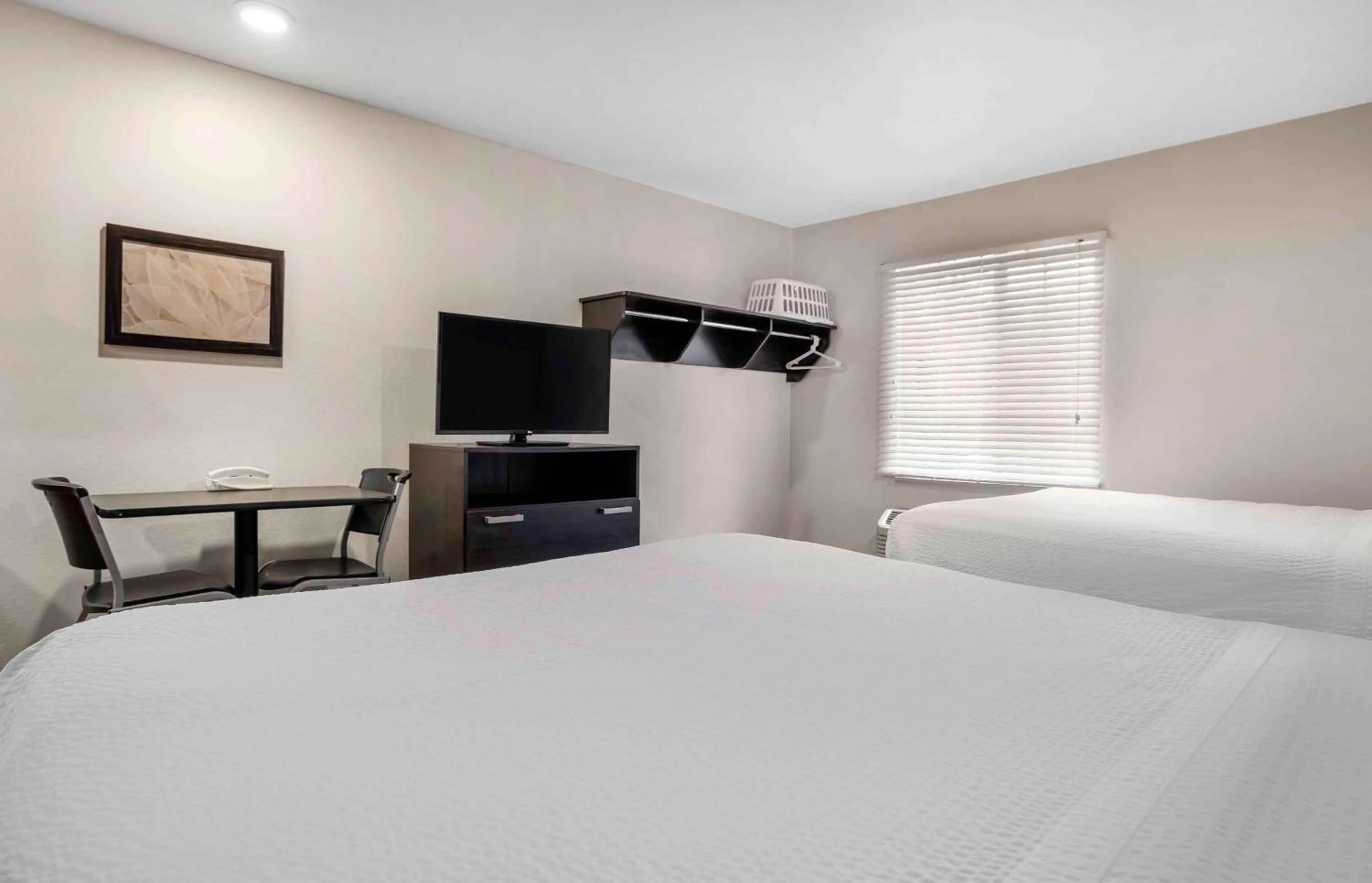 Bedroom, Bed in Extended Stay America Select Suites - Tallahassee - East