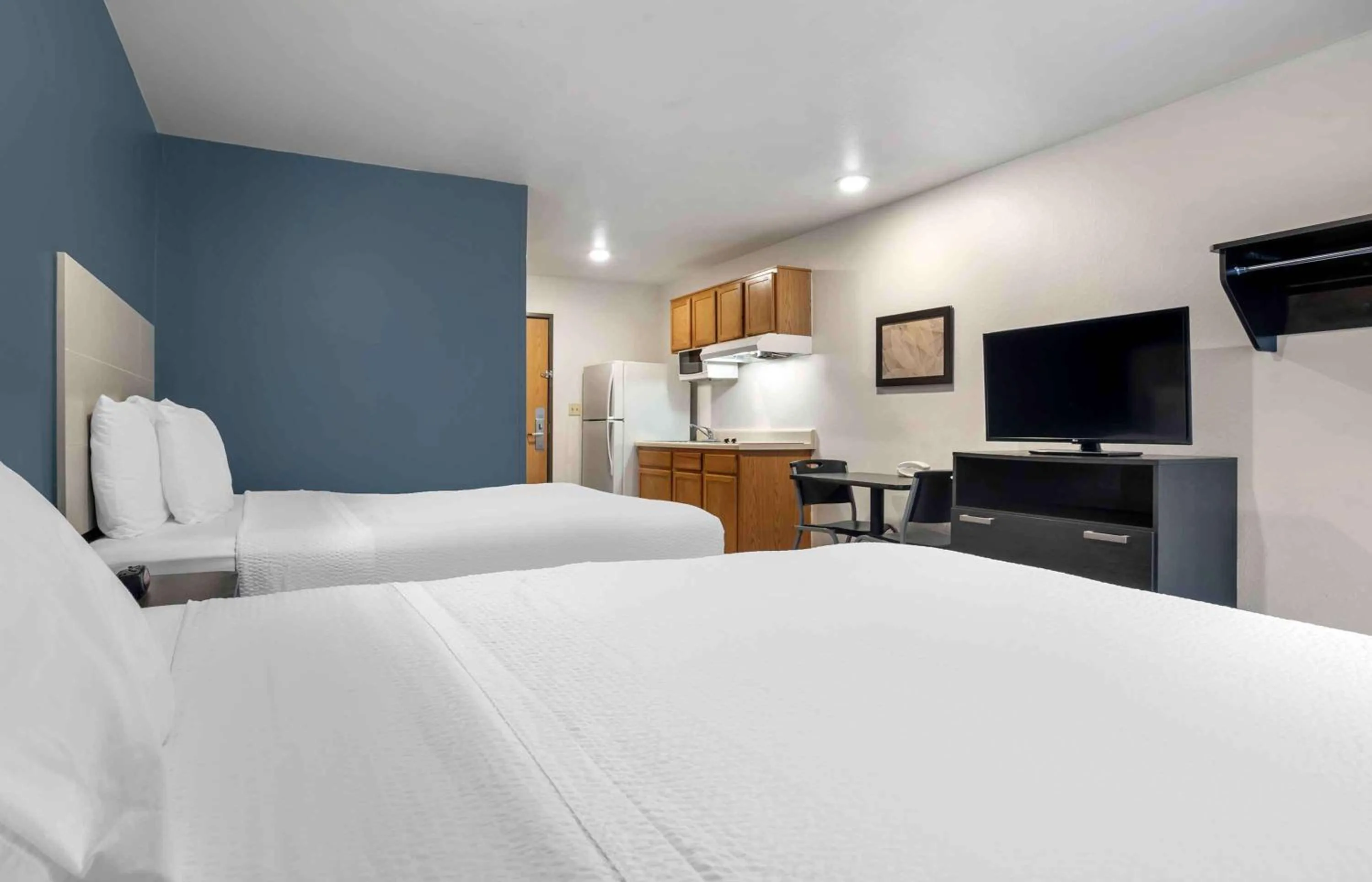 Bedroom, Bed in Extended Stay America Select Suites - Tallahassee - East