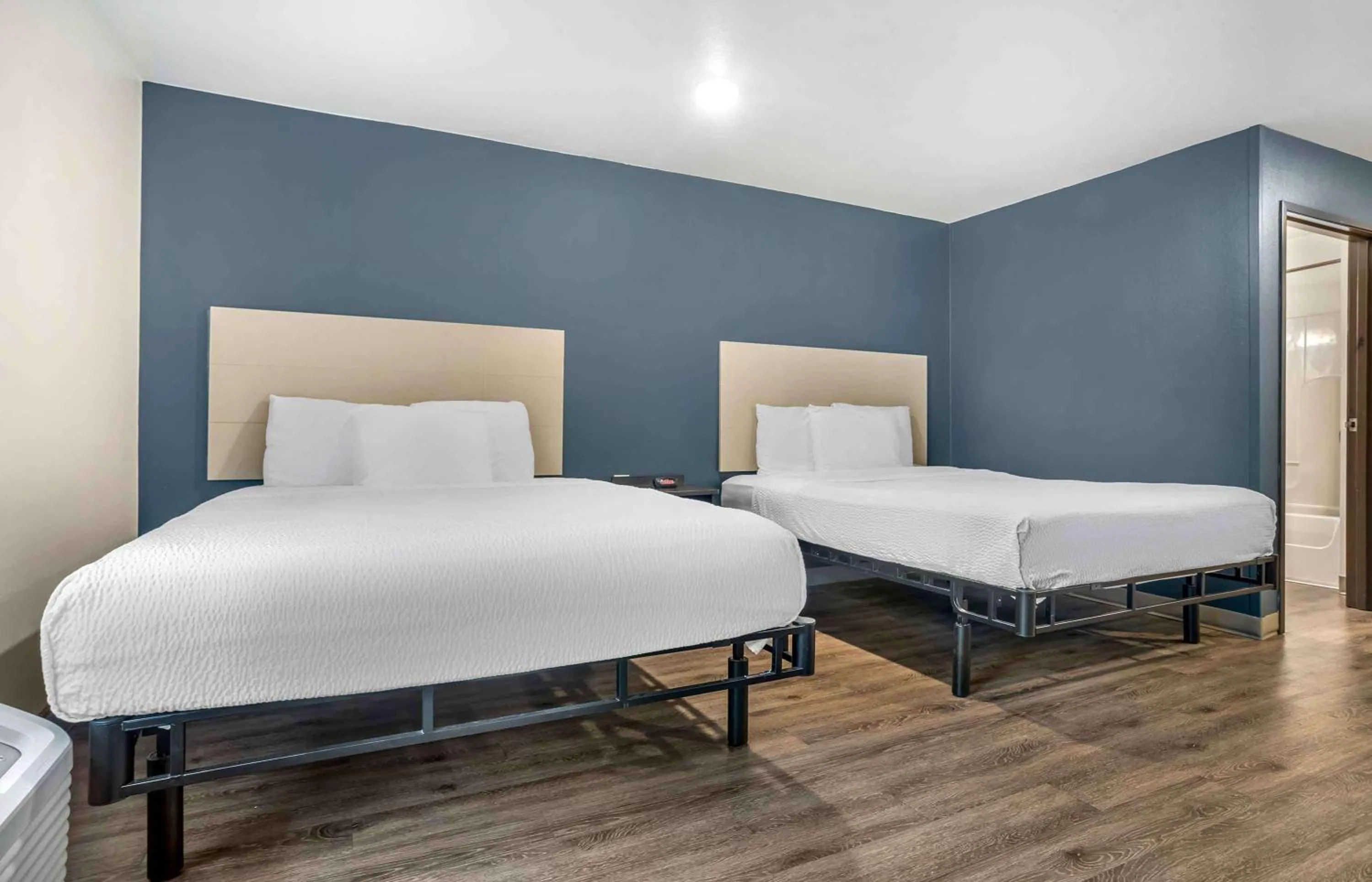 Bedroom, Bed in Extended Stay America Select Suites - Tallahassee - East