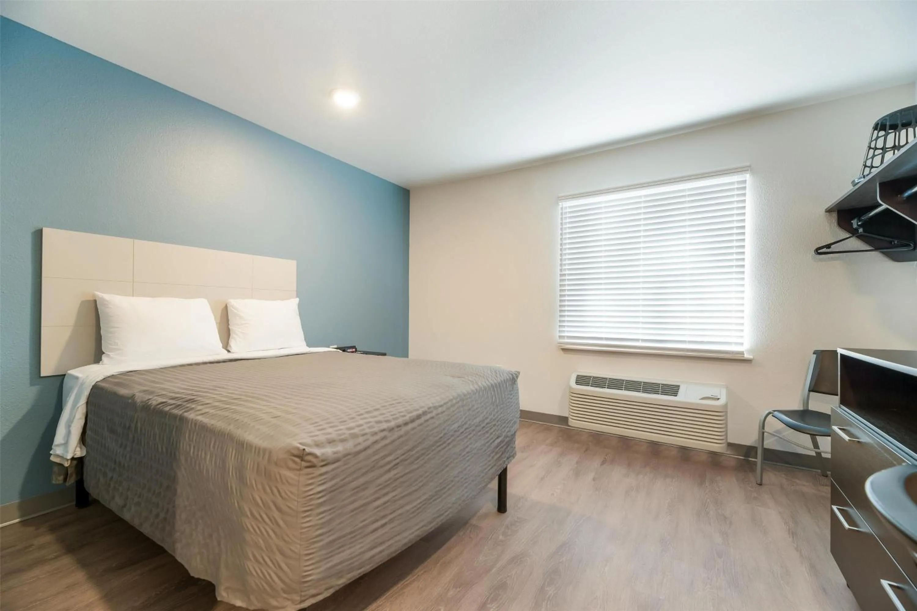 Bedroom, Bed in Extended Stay America Select Suites - Ocala