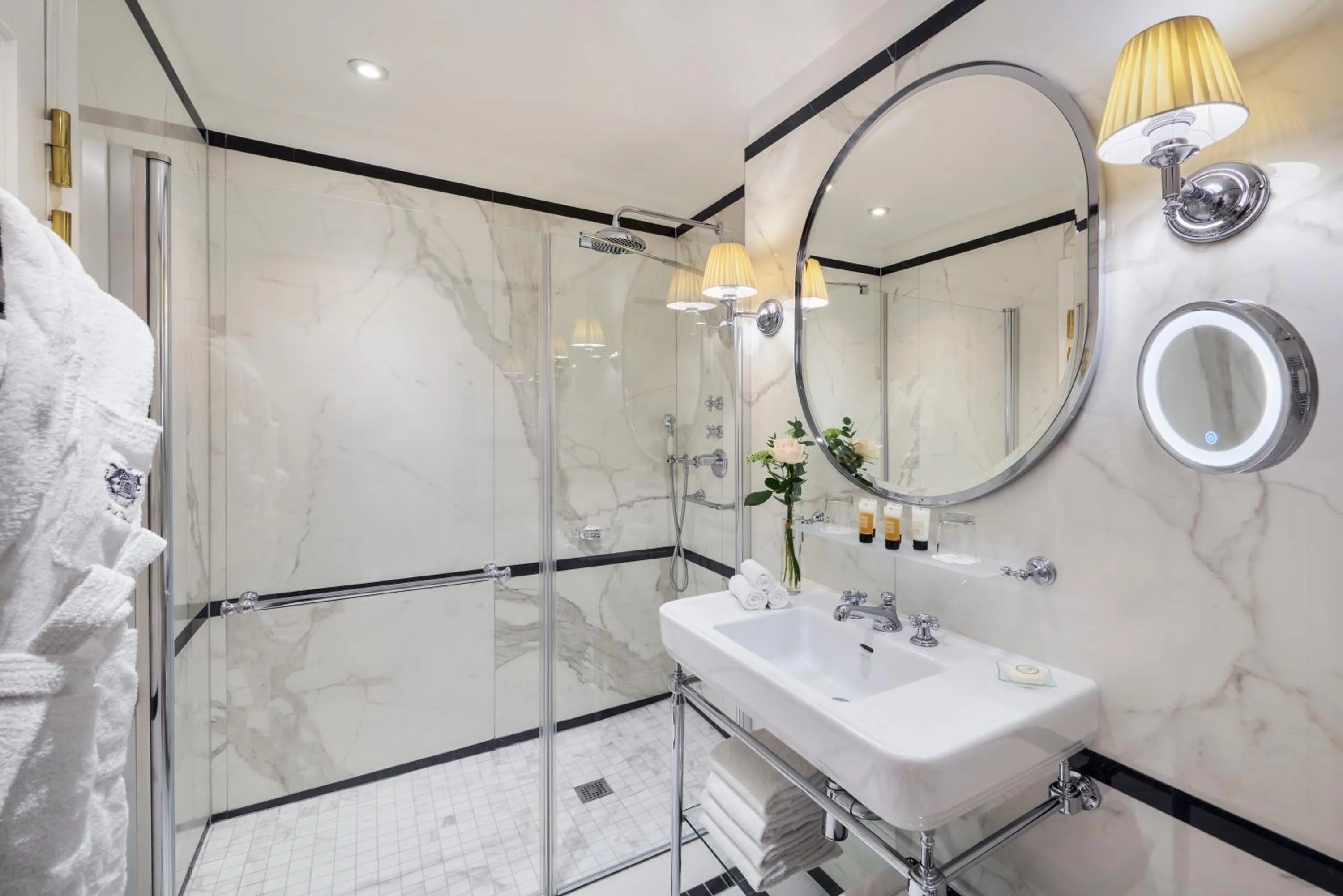 Shower in Hotel Westminster