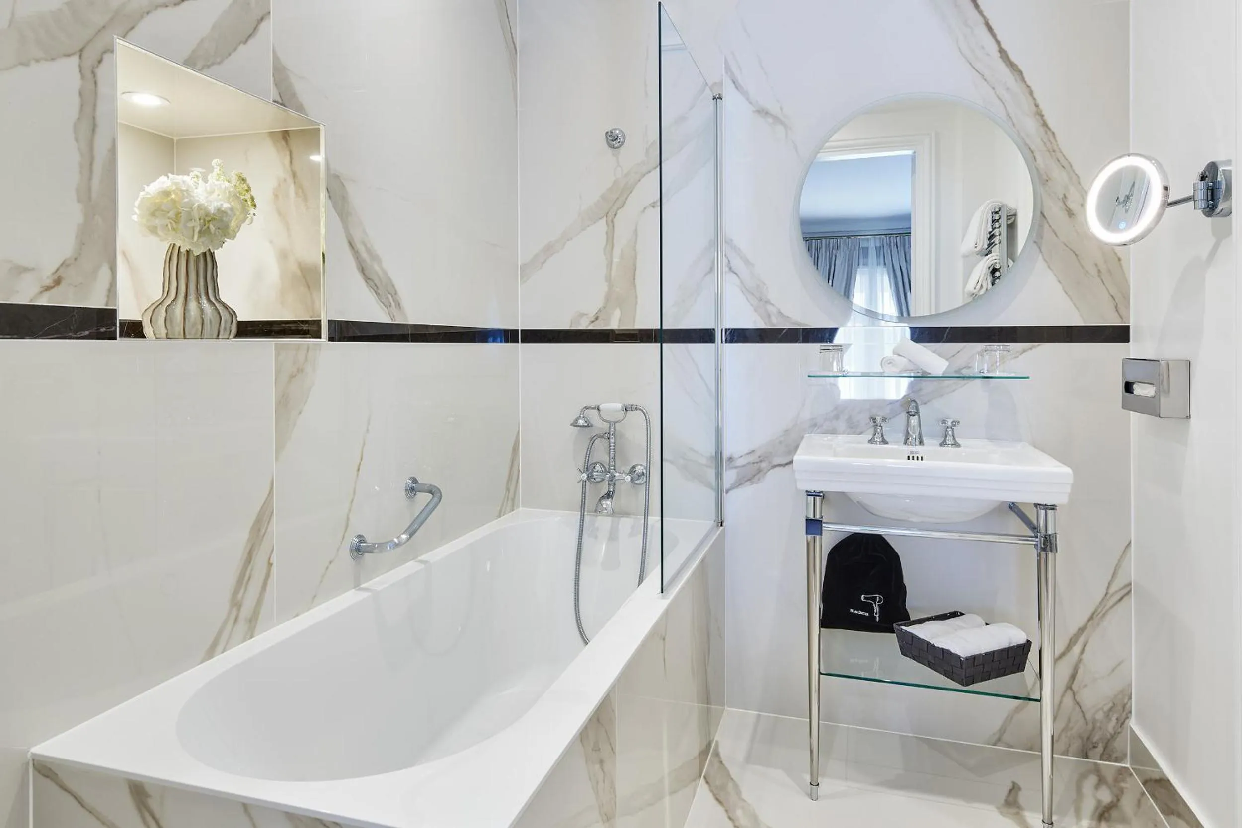 Bath in Hotel Westminster