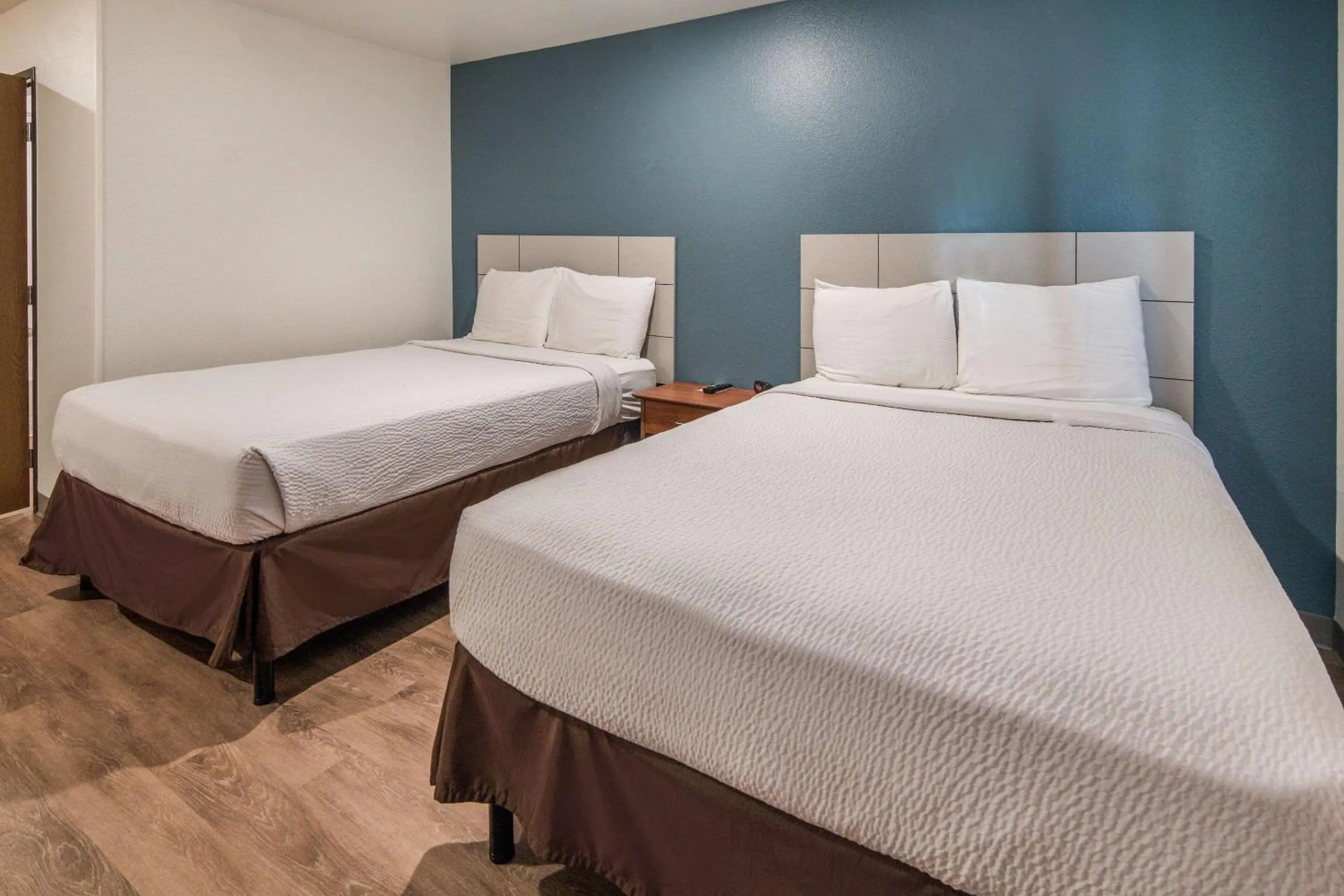 Photo of the whole room, Bed in WoodSpring Suites Denton