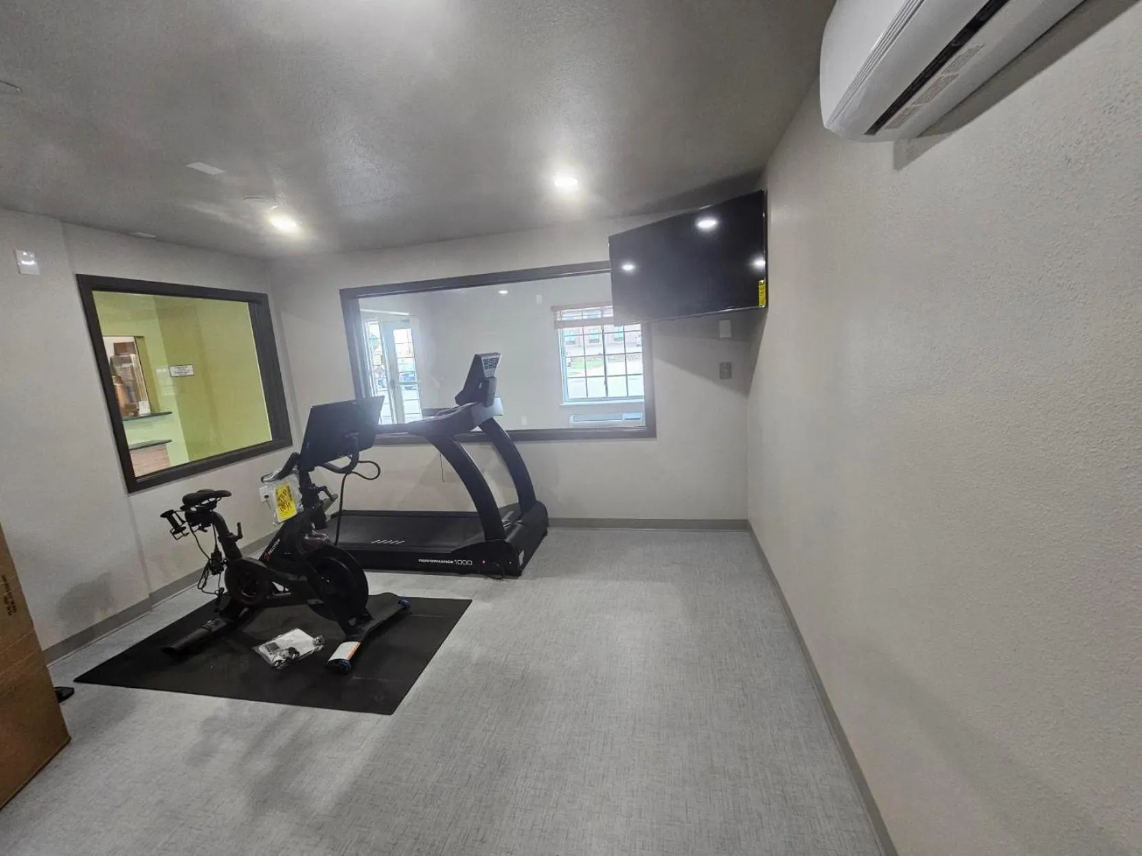 Fitness centre/facilities in WoodSpring Suites Denton