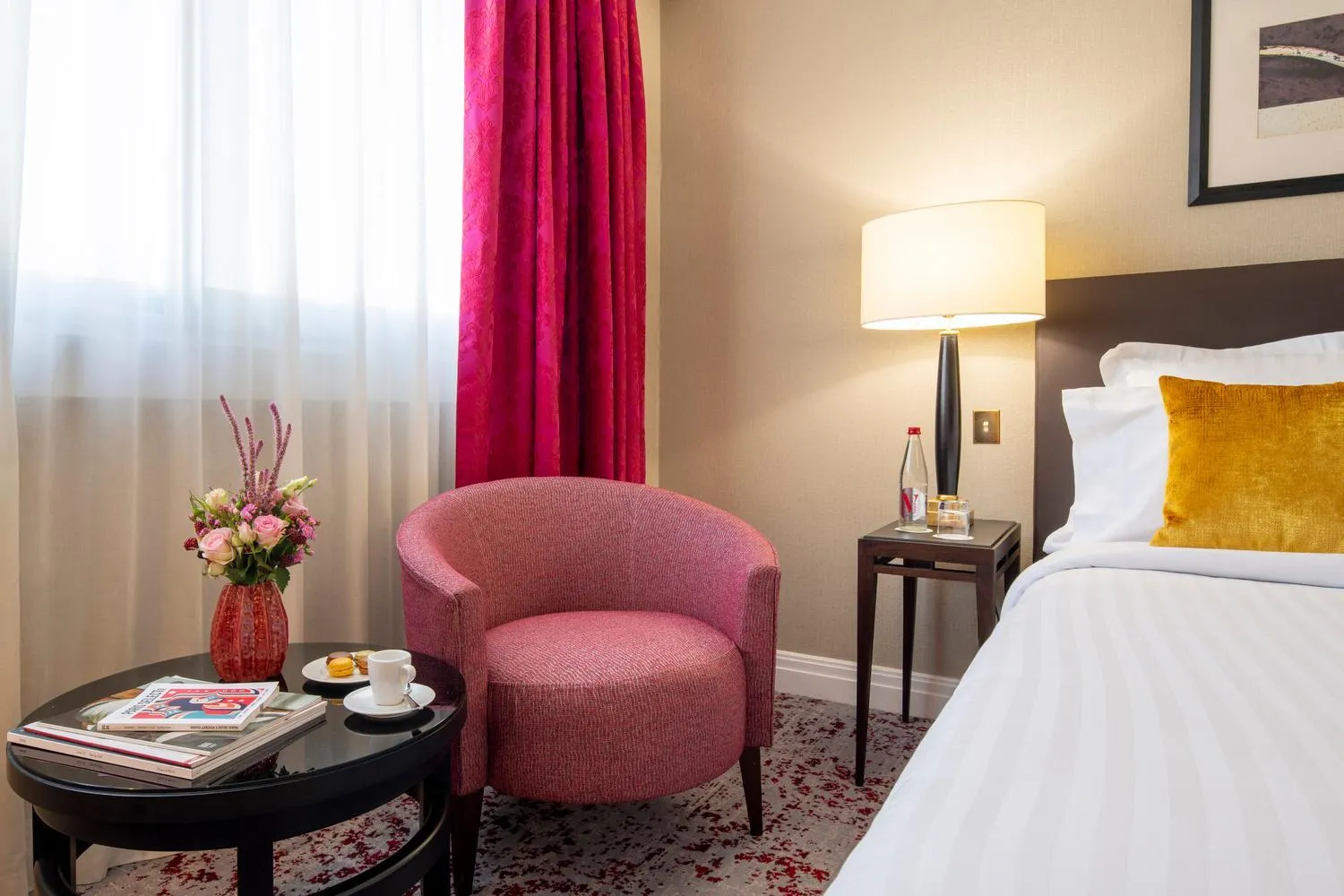 Bed in Warwick Champs-Elysées Paris