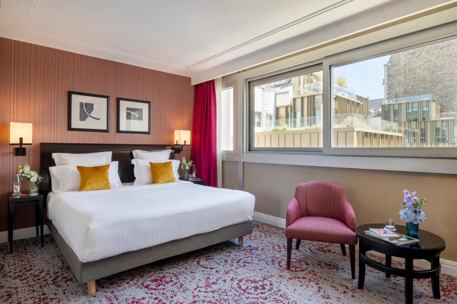 Deluxe King Room in Warwick Champs-Elysées Paris Deluxe King Room in Warwick Champs-Elysées Paris