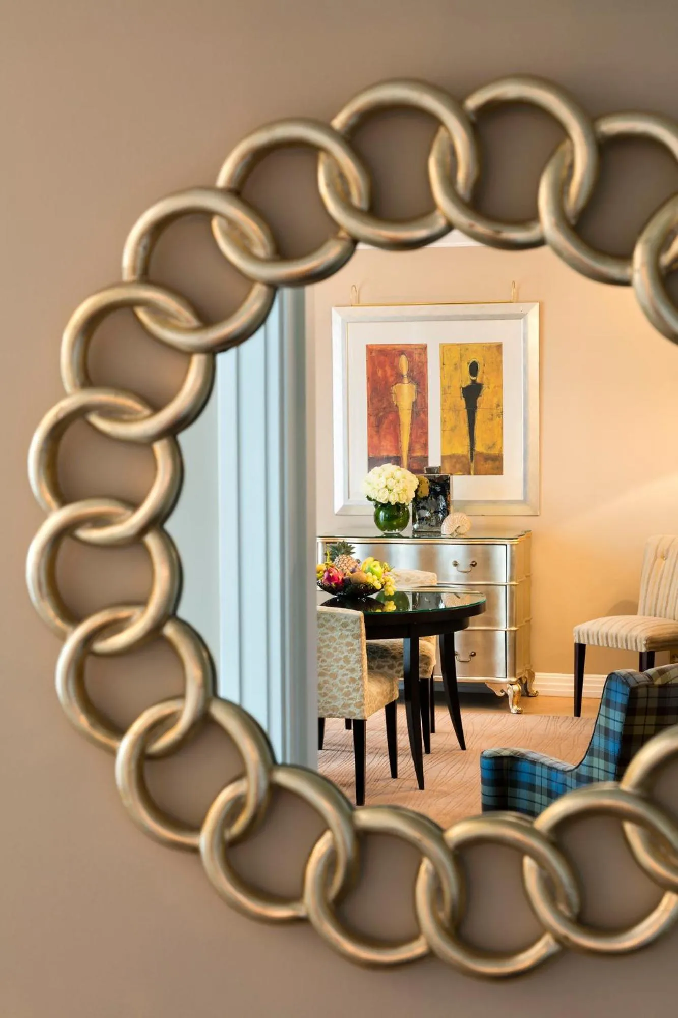 Bedroom in Warwick Champs-Elysées Paris