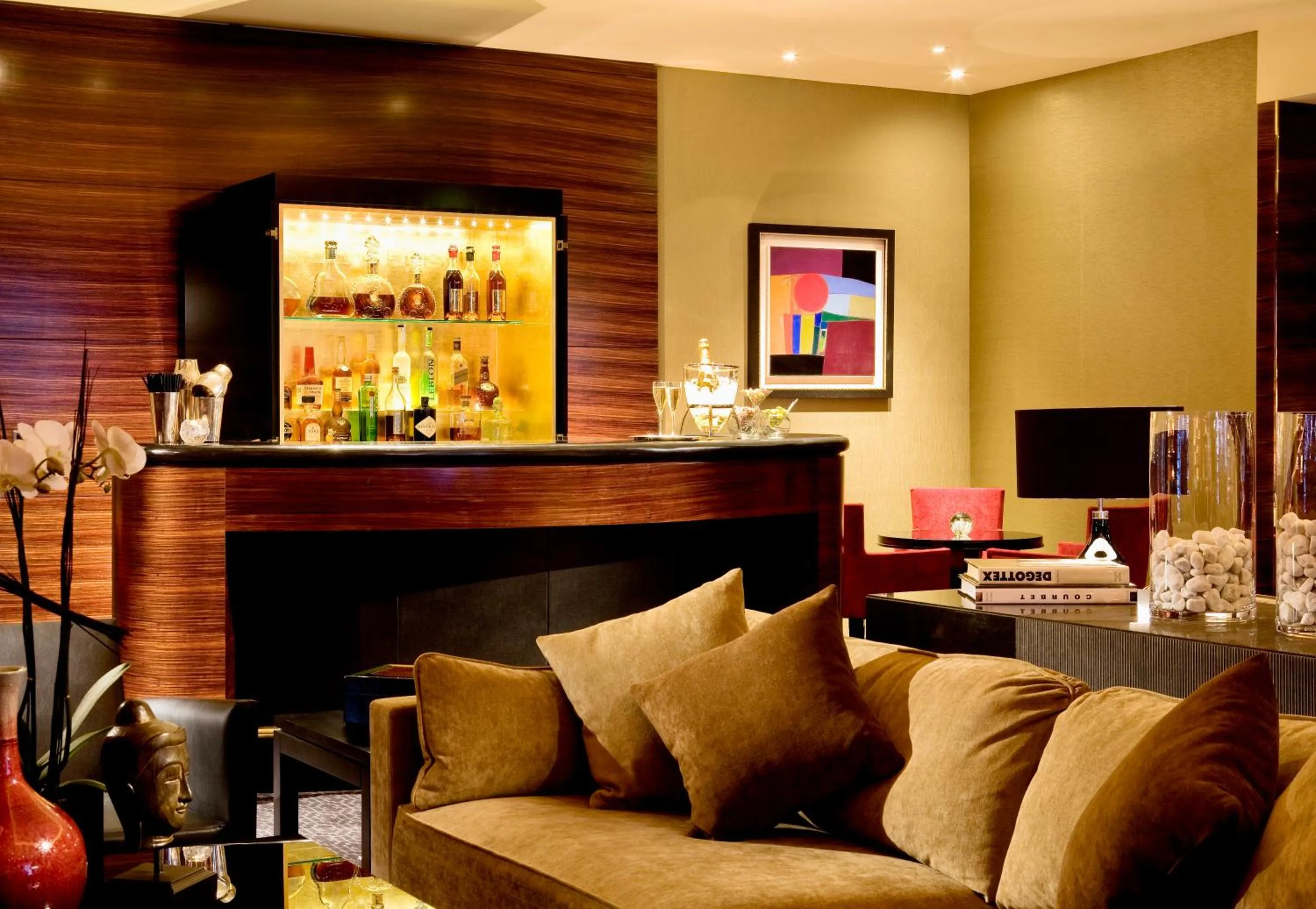 Lounge or bar in Warwick Champs-Elysées Paris