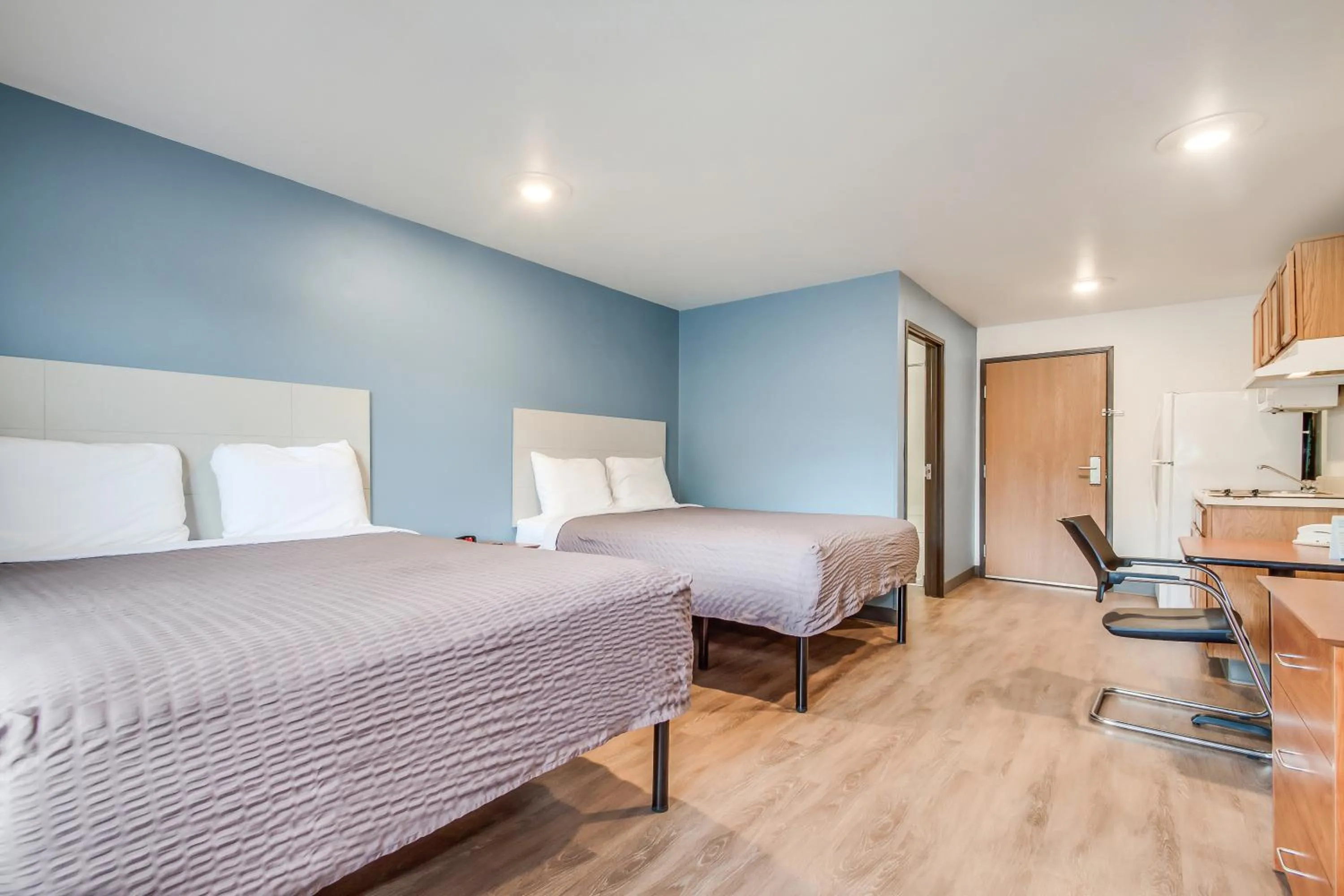 Bed in Extended Stay America Select Suites - Charleston - North Charleston - I-526