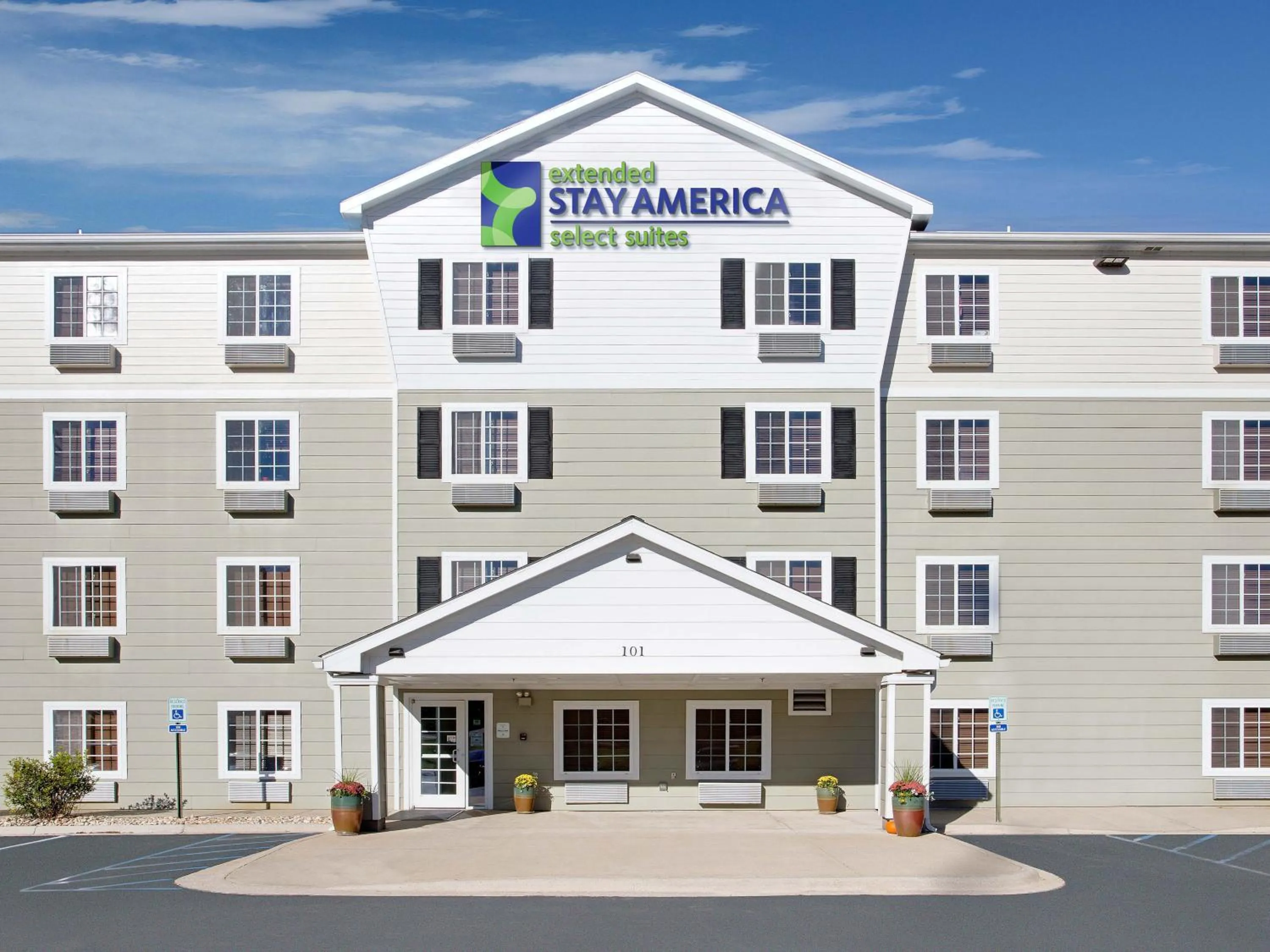 Property building in Extended Stay America Select Suites - Charleston - North Charleston - I-526