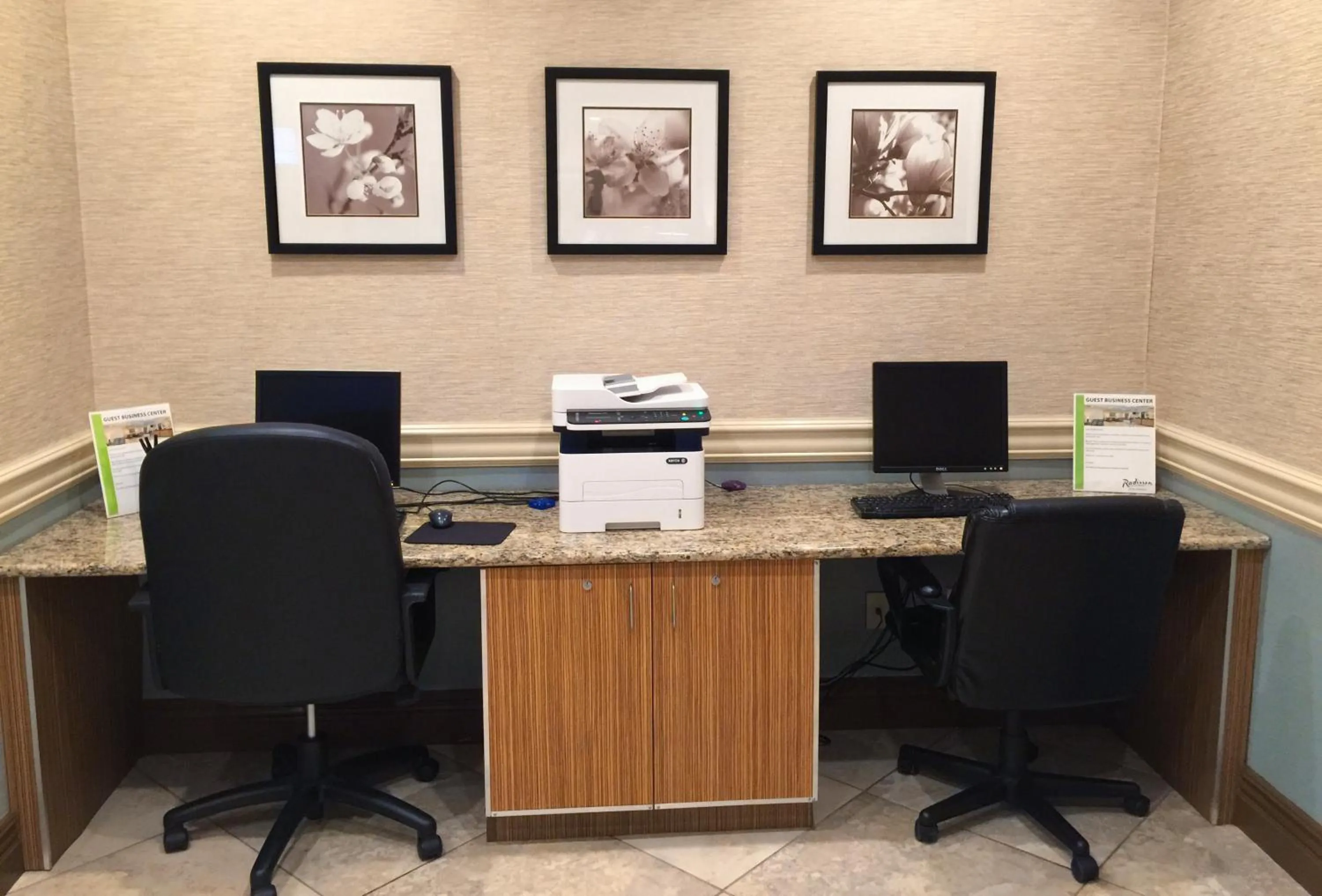 Business facilities in Radisson Hotel Freehold