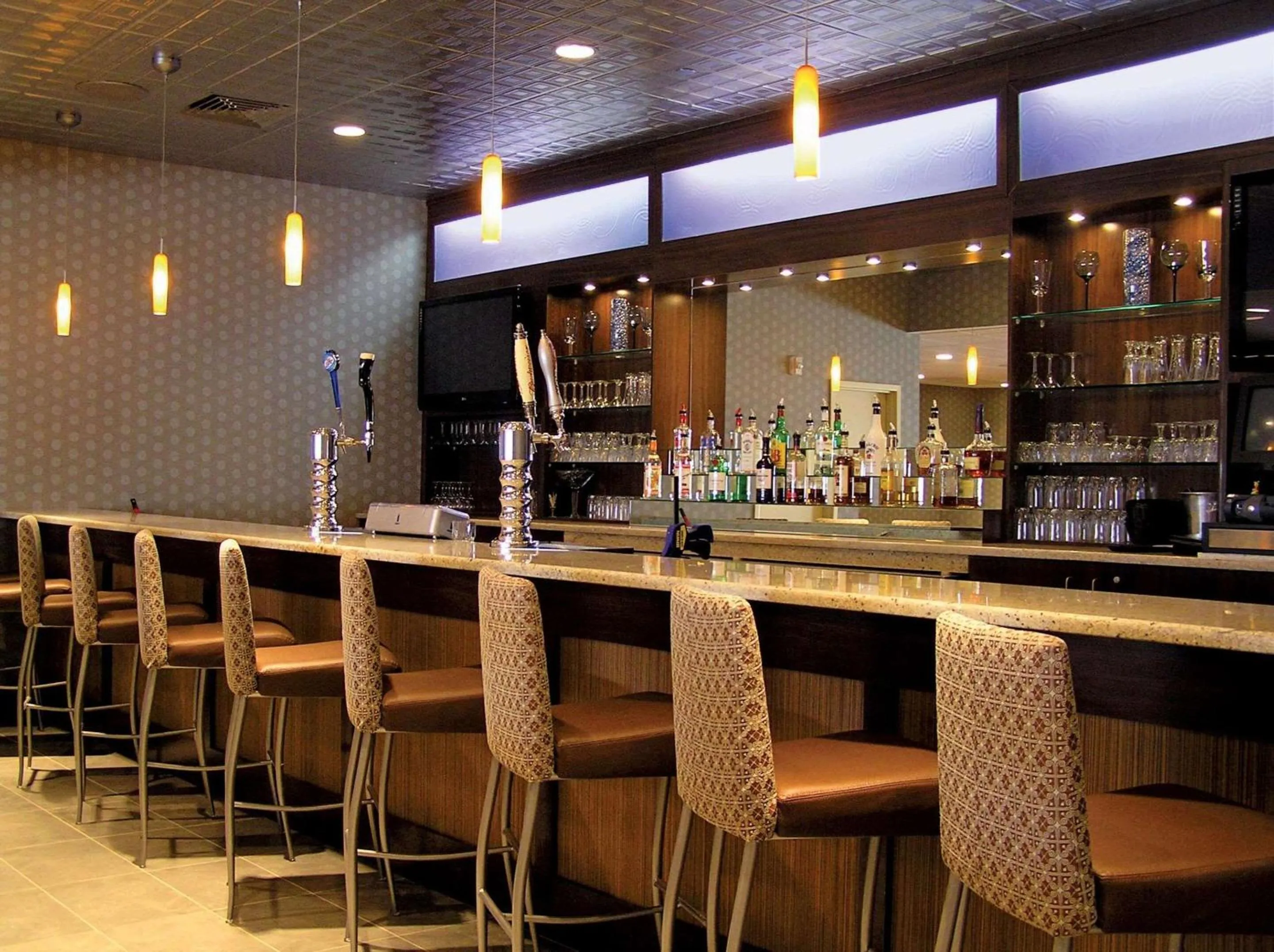 Lounge or bar in Radisson Hotel Freehold