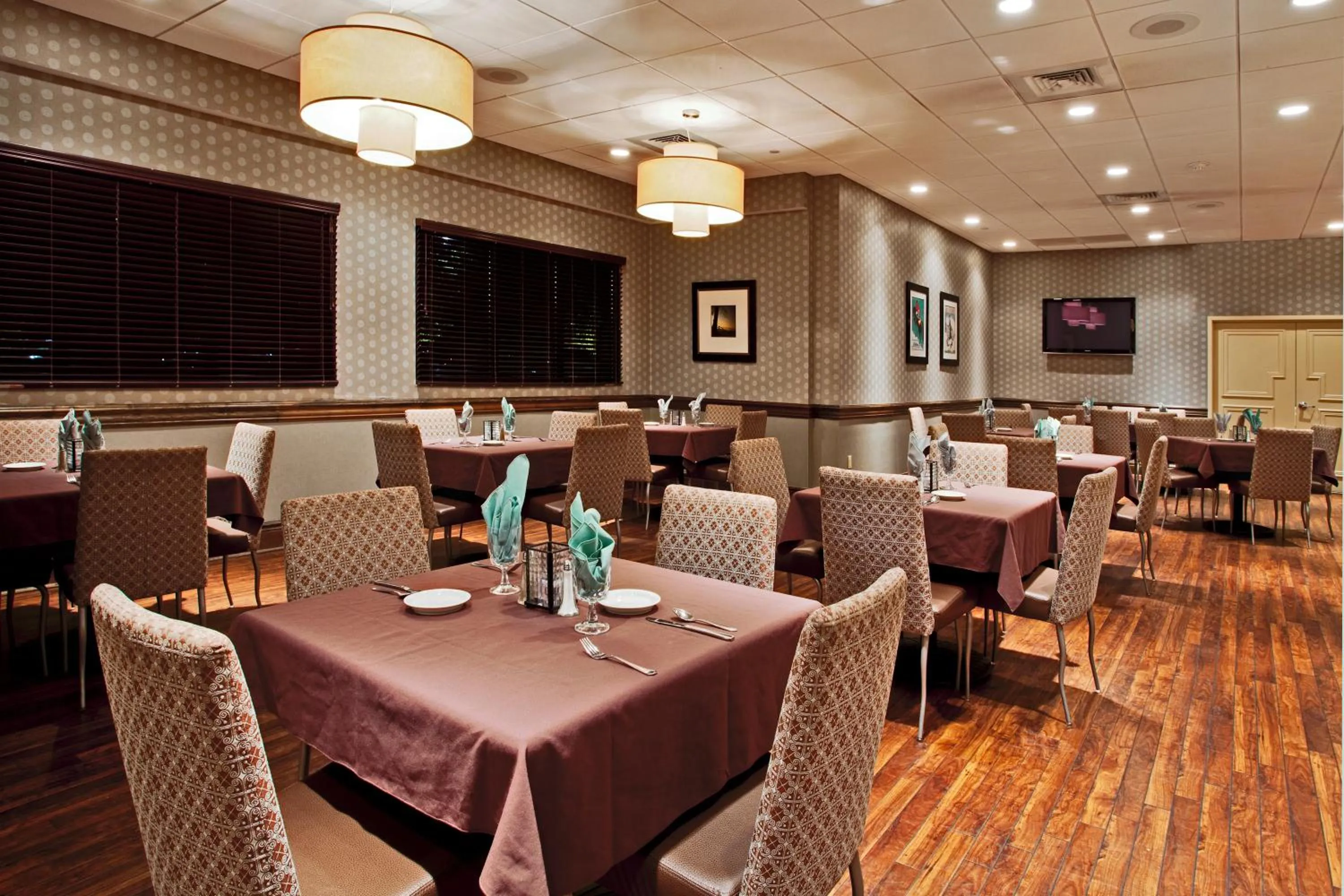 Restaurant/places to eat in Radisson Hotel Freehold