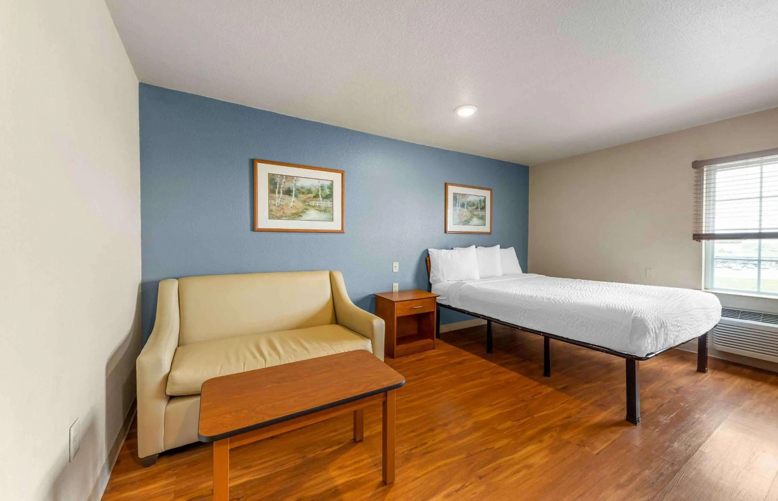 Bedroom, Bed in Extended Stay America Select Suites - Oklahoma City - Norman