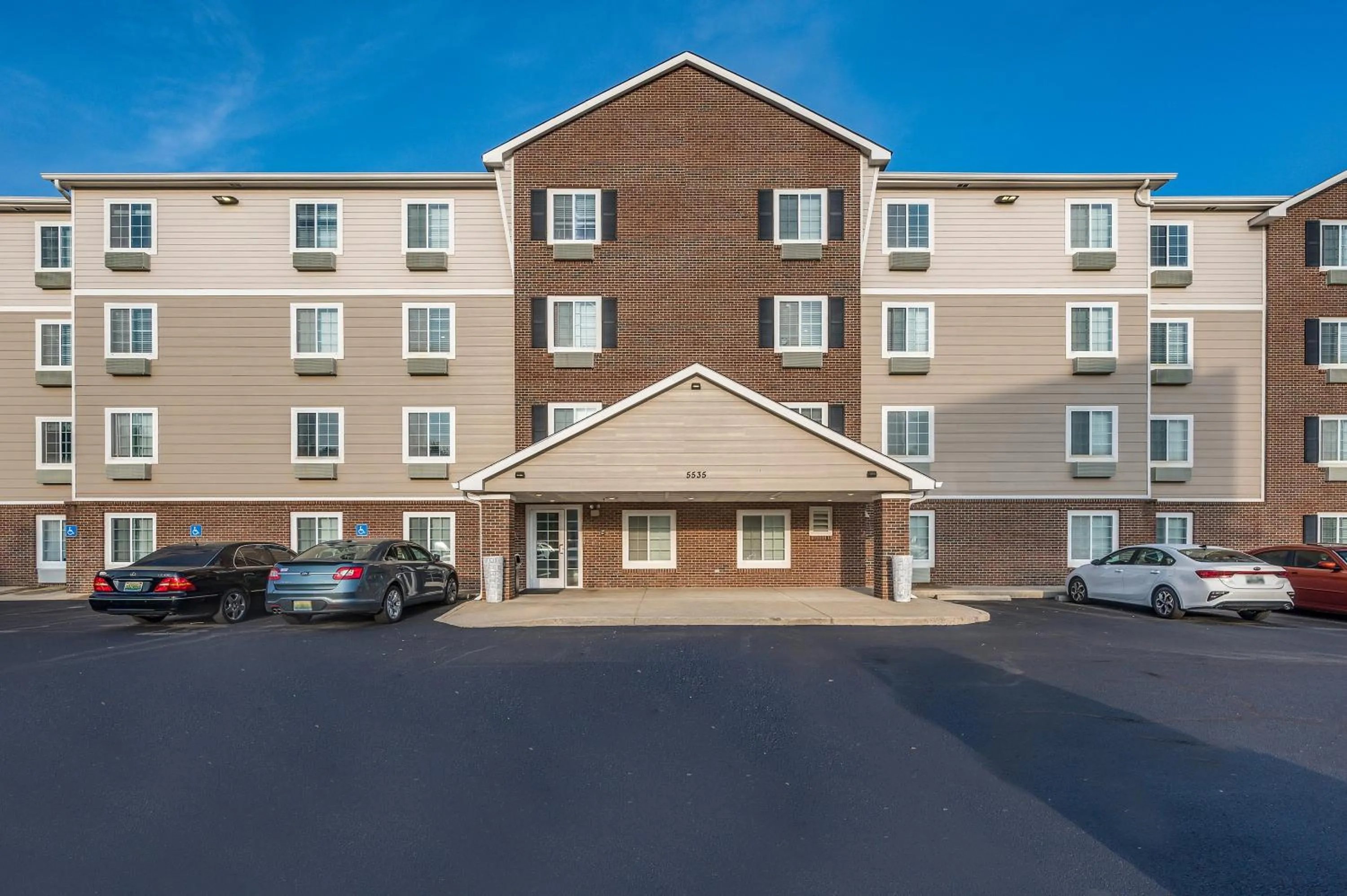 Property building in Extended Stay America Select Suites - Denver - Aurora