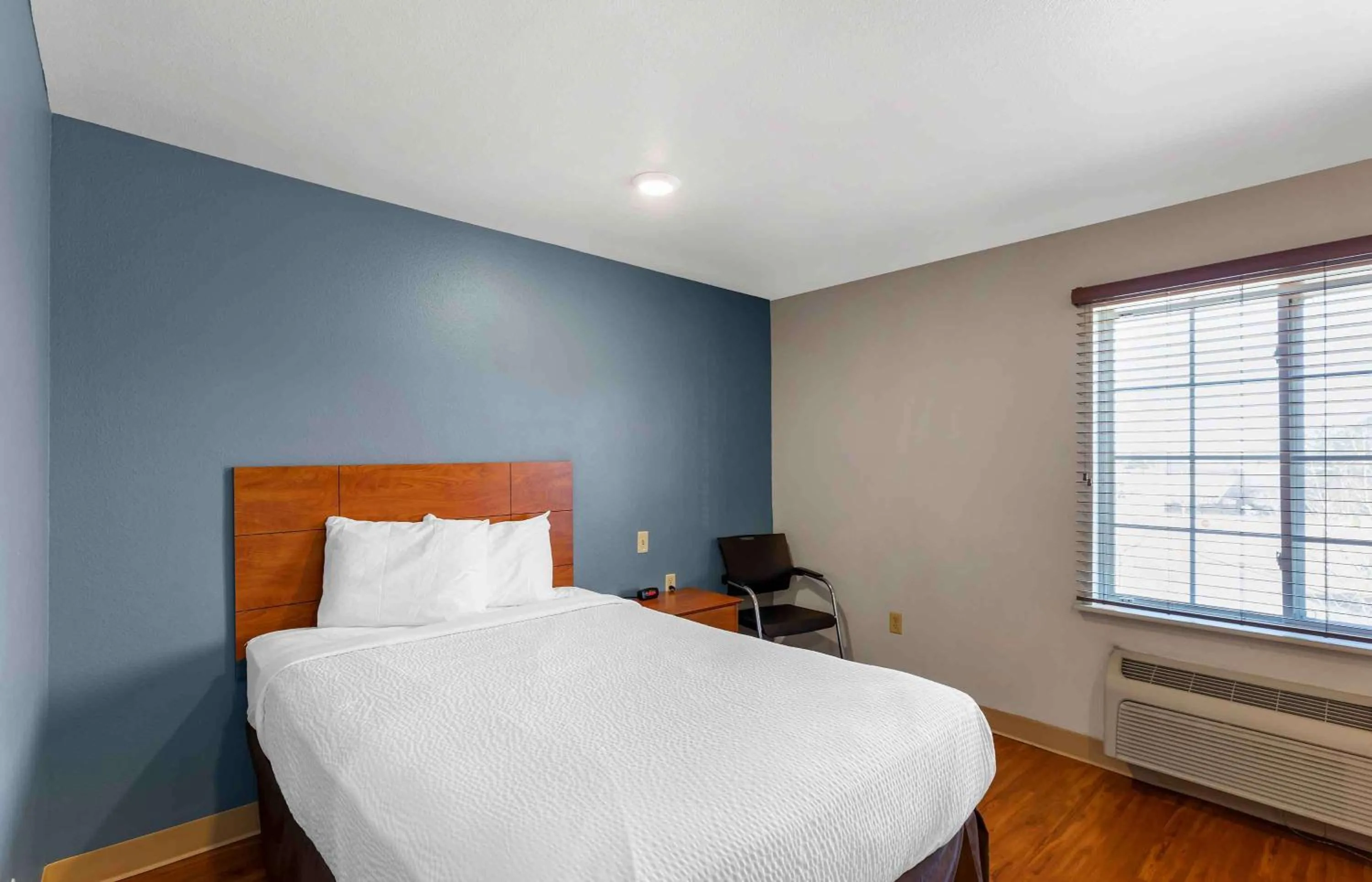 Bedroom, Bed in Extended Stay America Select Suites - Denver - Aurora