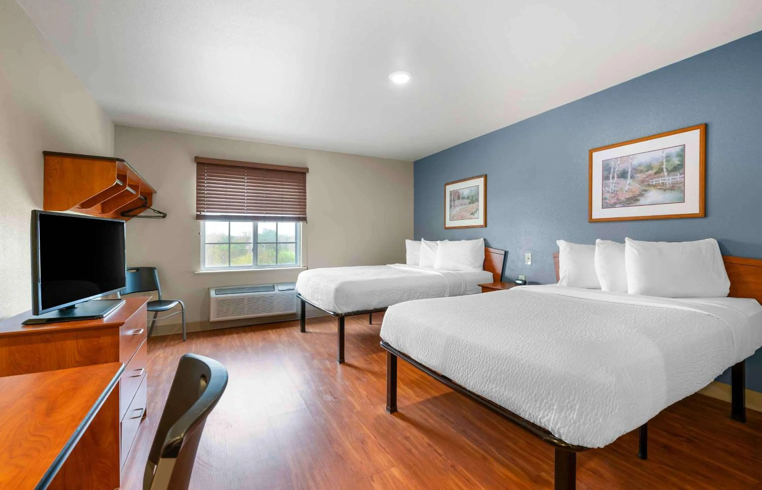 Bedroom, Bed in Extended Stay America Select Suites - Indianapolis - Plainfield