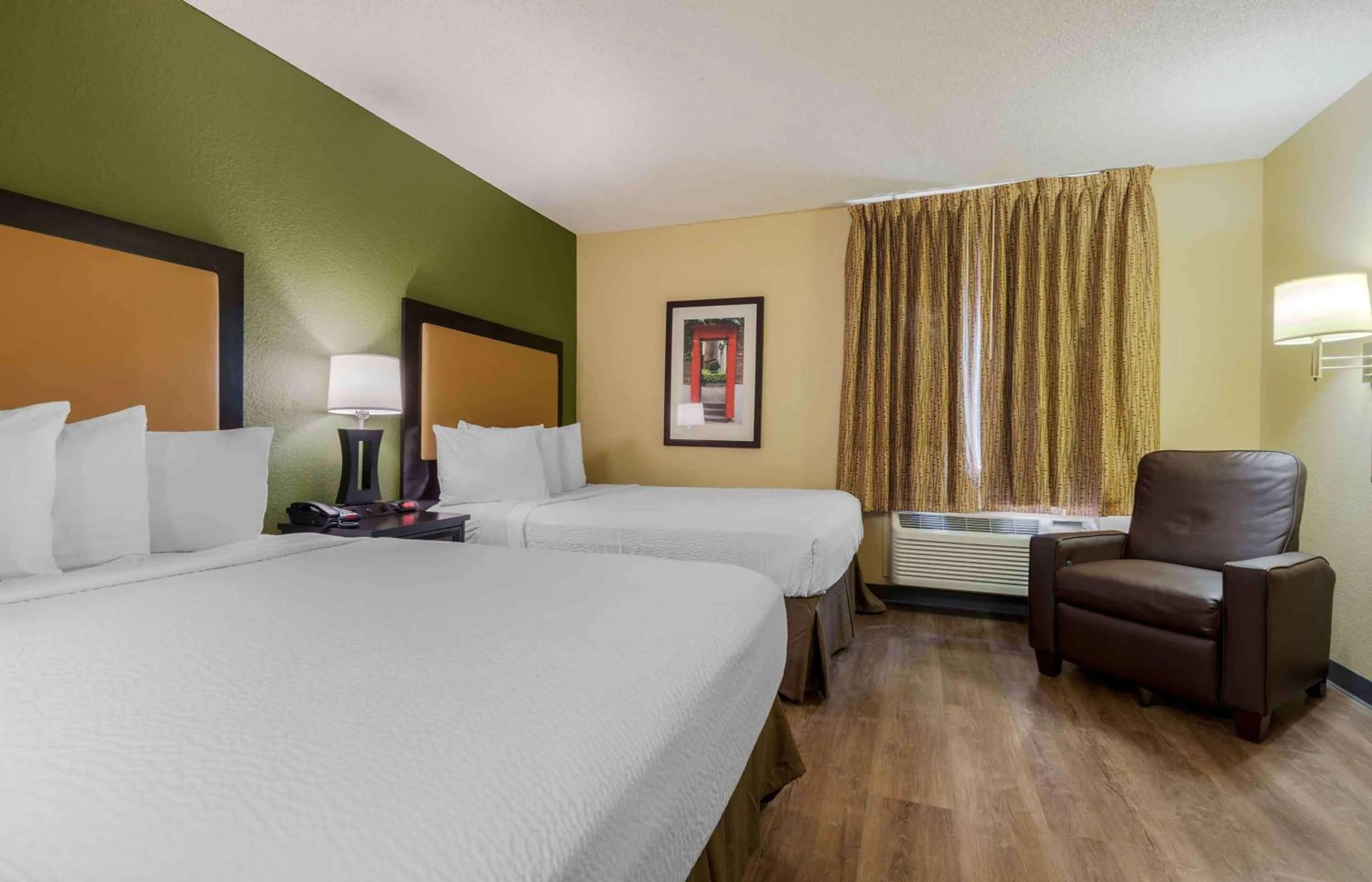 Bedroom, Bed in Extended Stay America Suites - Syracuse - Dewitt