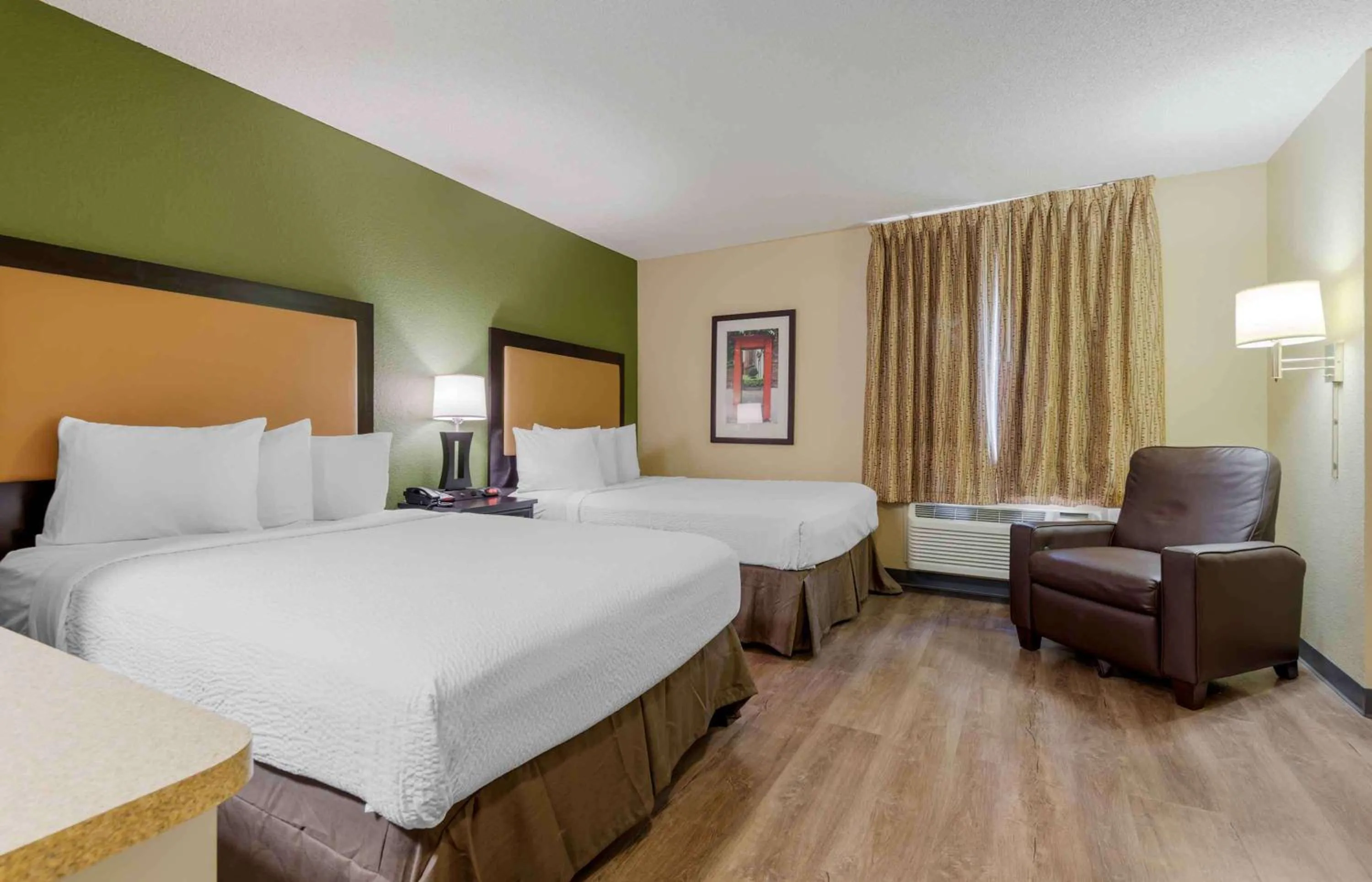 Bedroom, Bed in Extended Stay America Suites - Syracuse - Dewitt