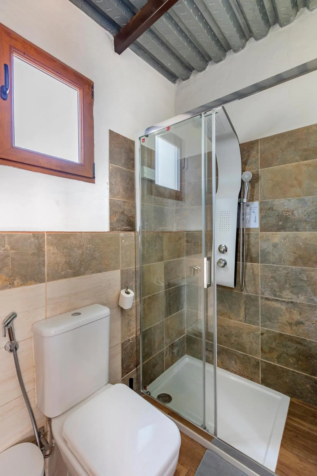 VALTISYA POOL AND AIRPORT