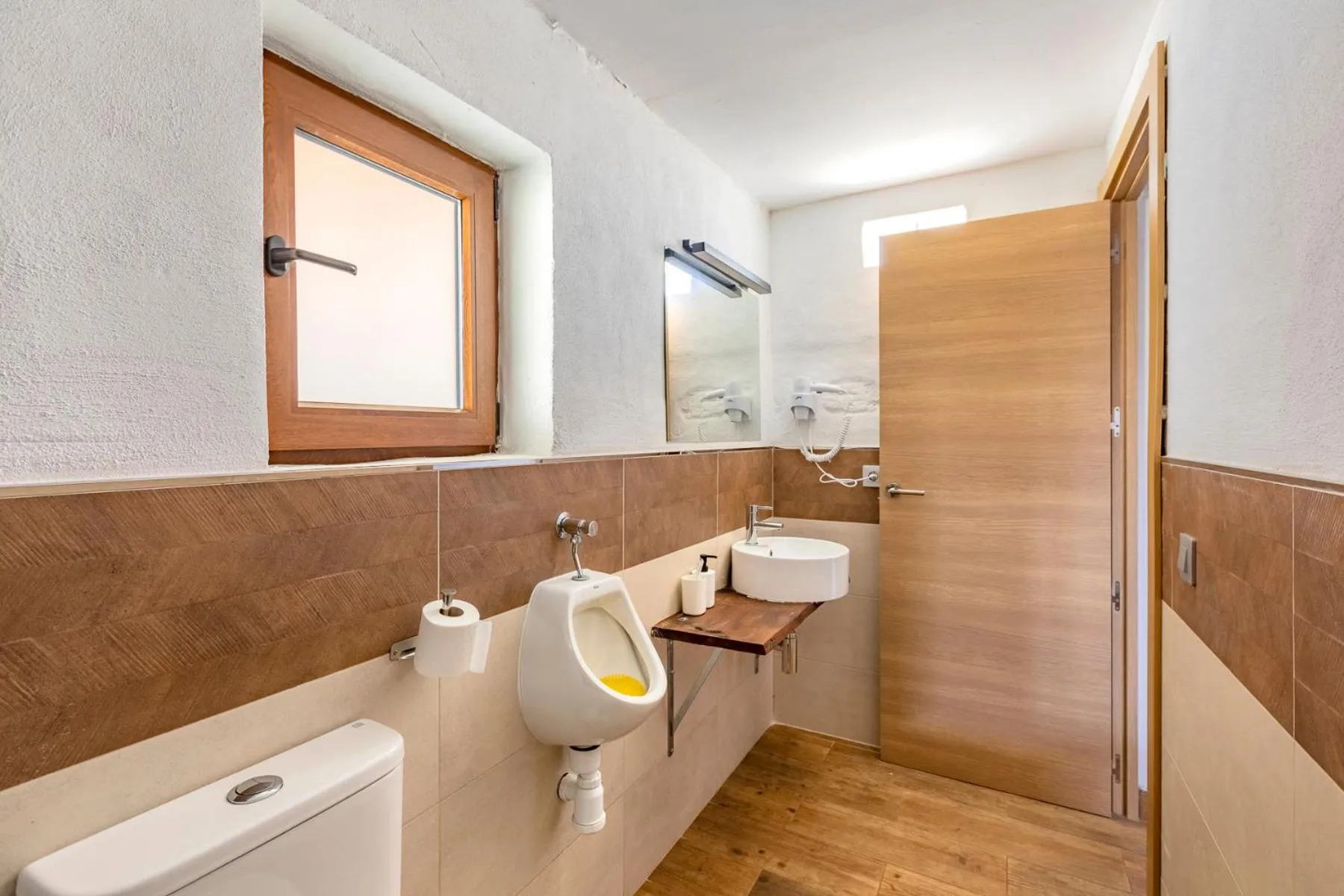 VALTISYA POOL AND AIRPORT