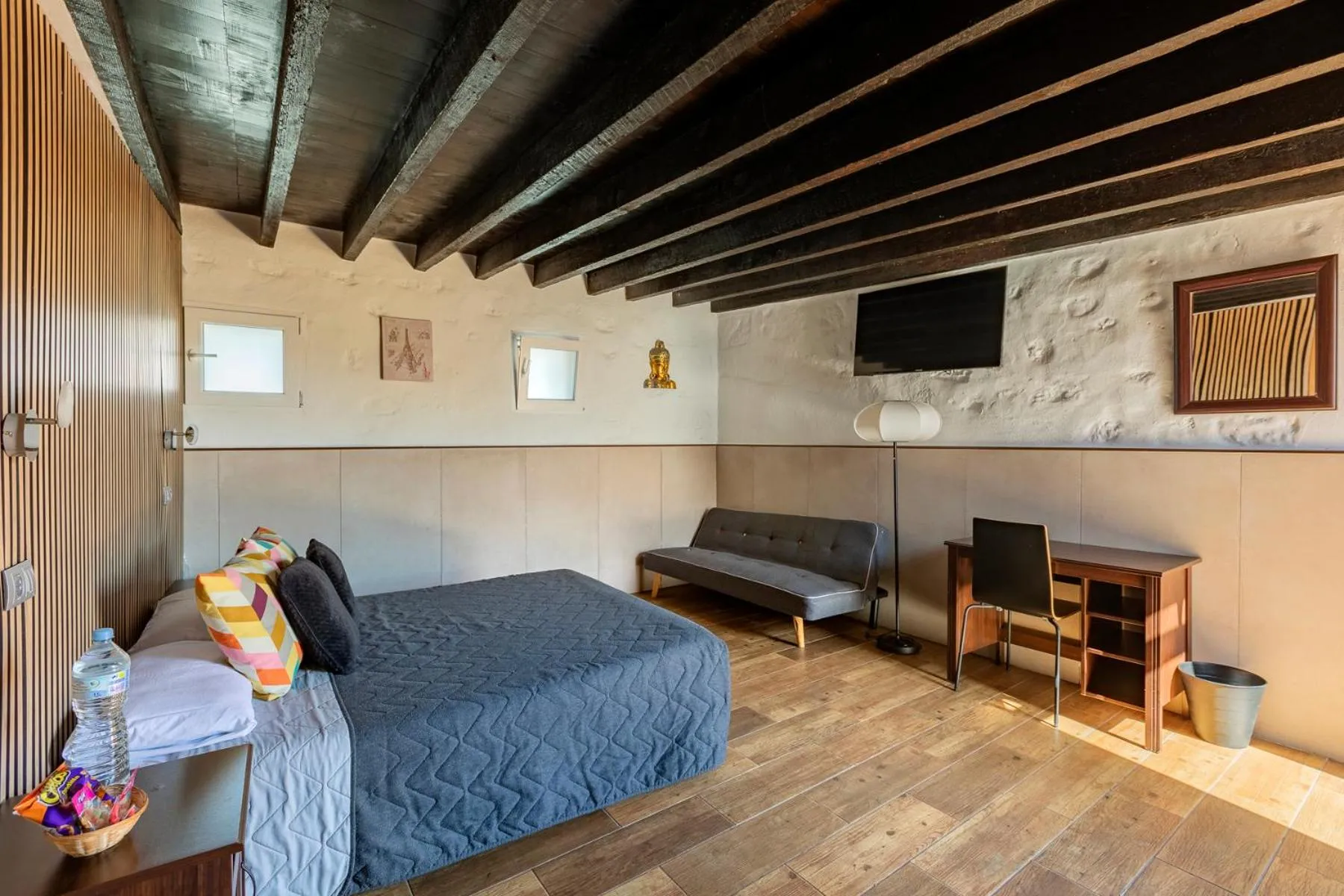 Bed in VALTISYA POOL AND AIRPORT