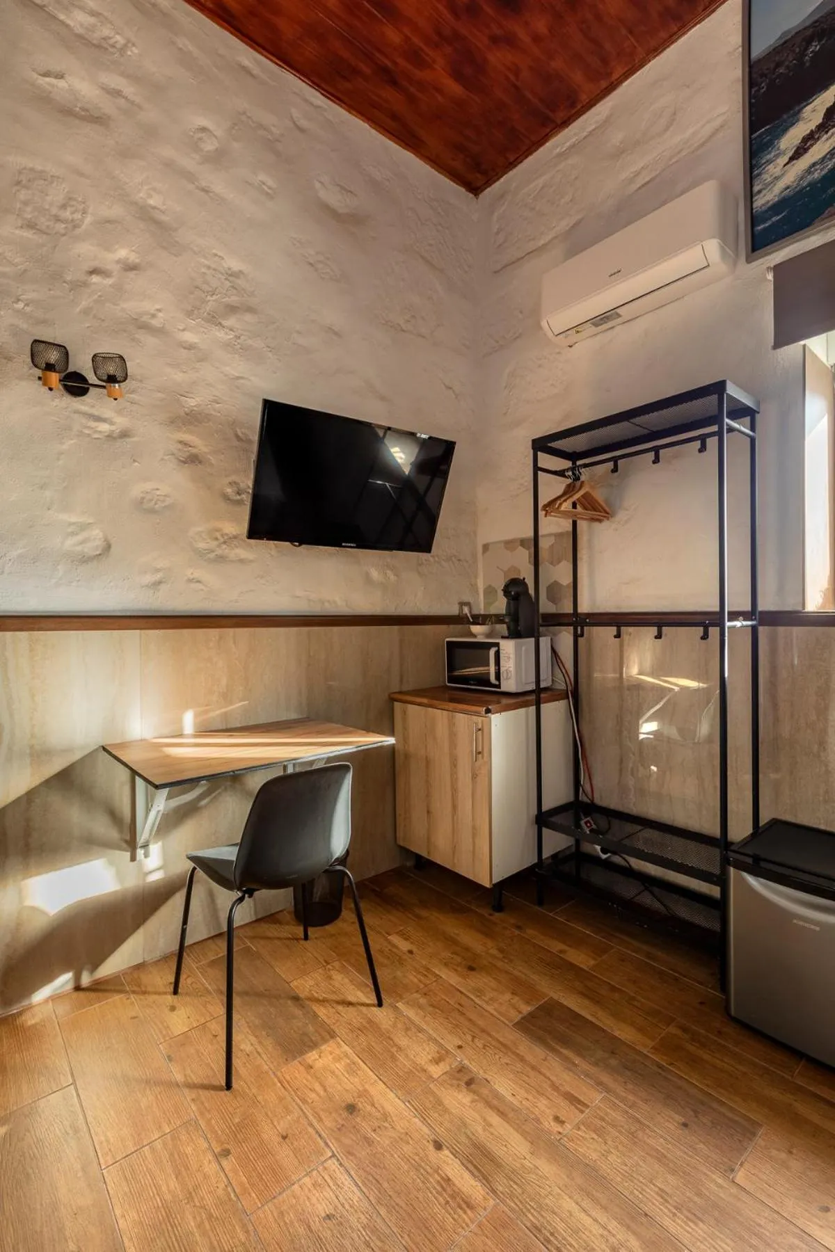 VALTISYA POOL AND AIRPORT