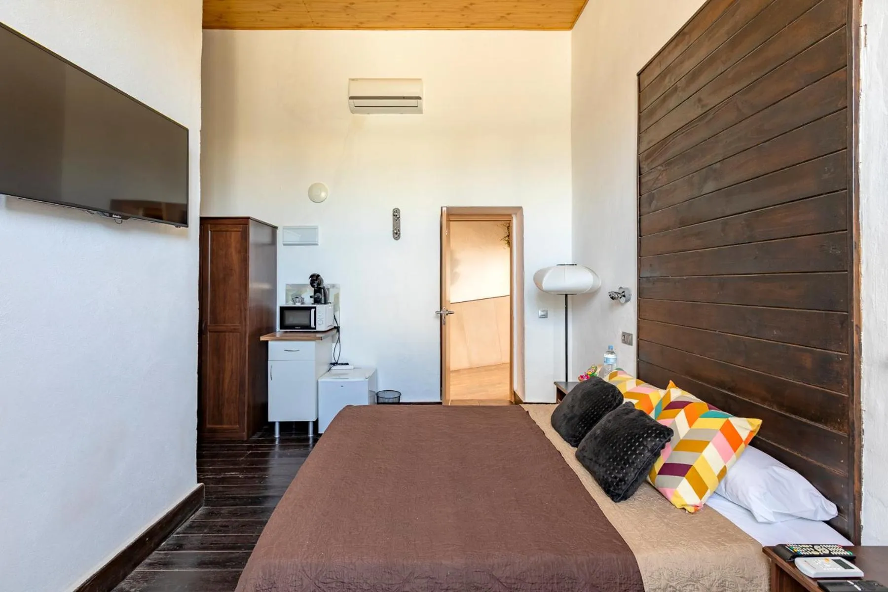 Bed in VALTISYA POOL AND AIRPORT