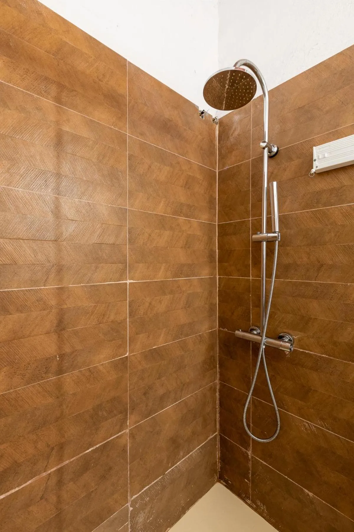 VALTISYA POOL AND AIRPORT