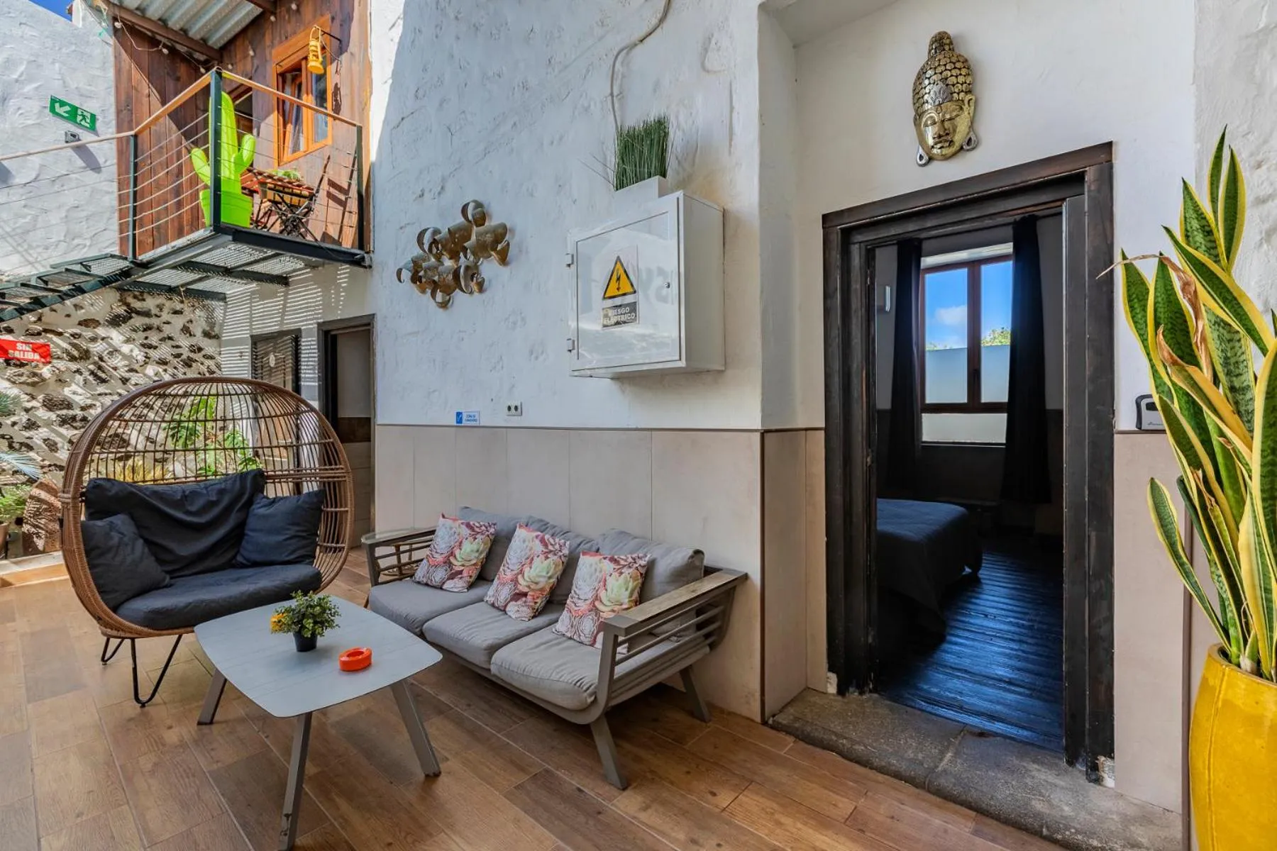 VALTISYA POOL AND AIRPORT