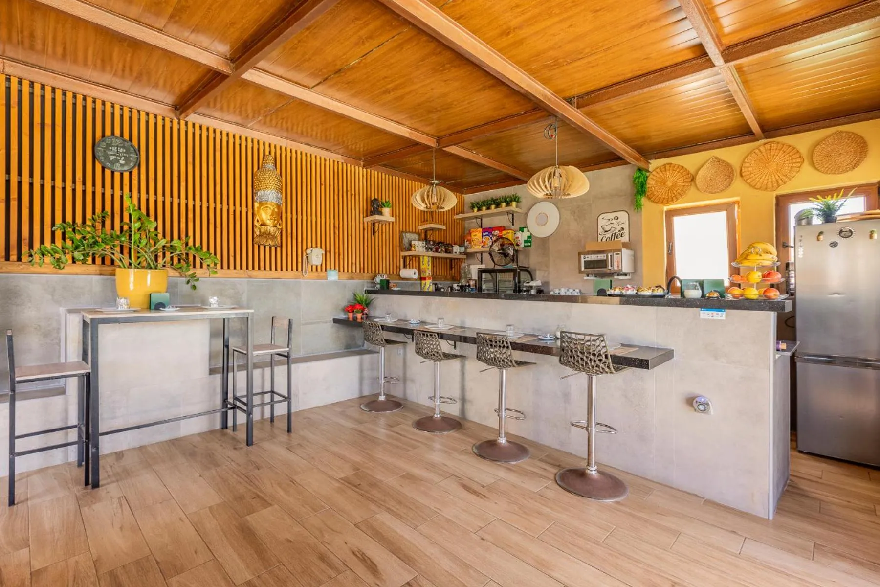 VALTISYA POOL AND AIRPORT